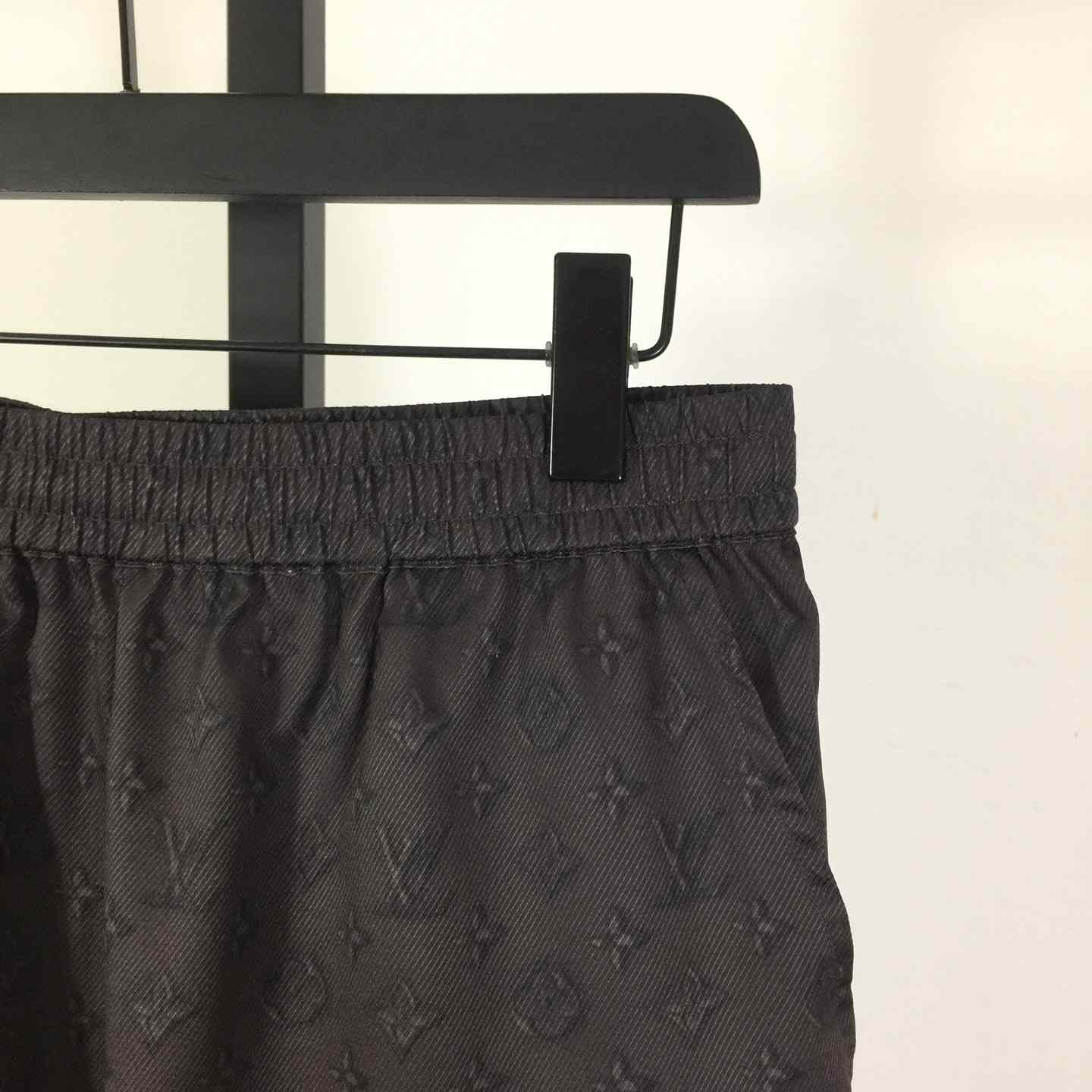 Louis Vuitton Printed Monogram Silk Shorts   1AHCD3 - DesignerGu