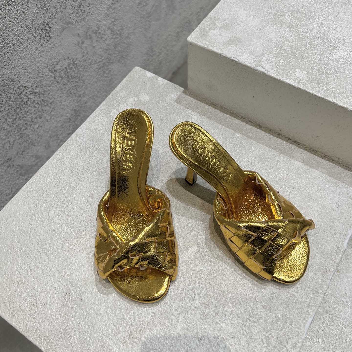 Bottega Veneta Blink Mule   - DesignerGu