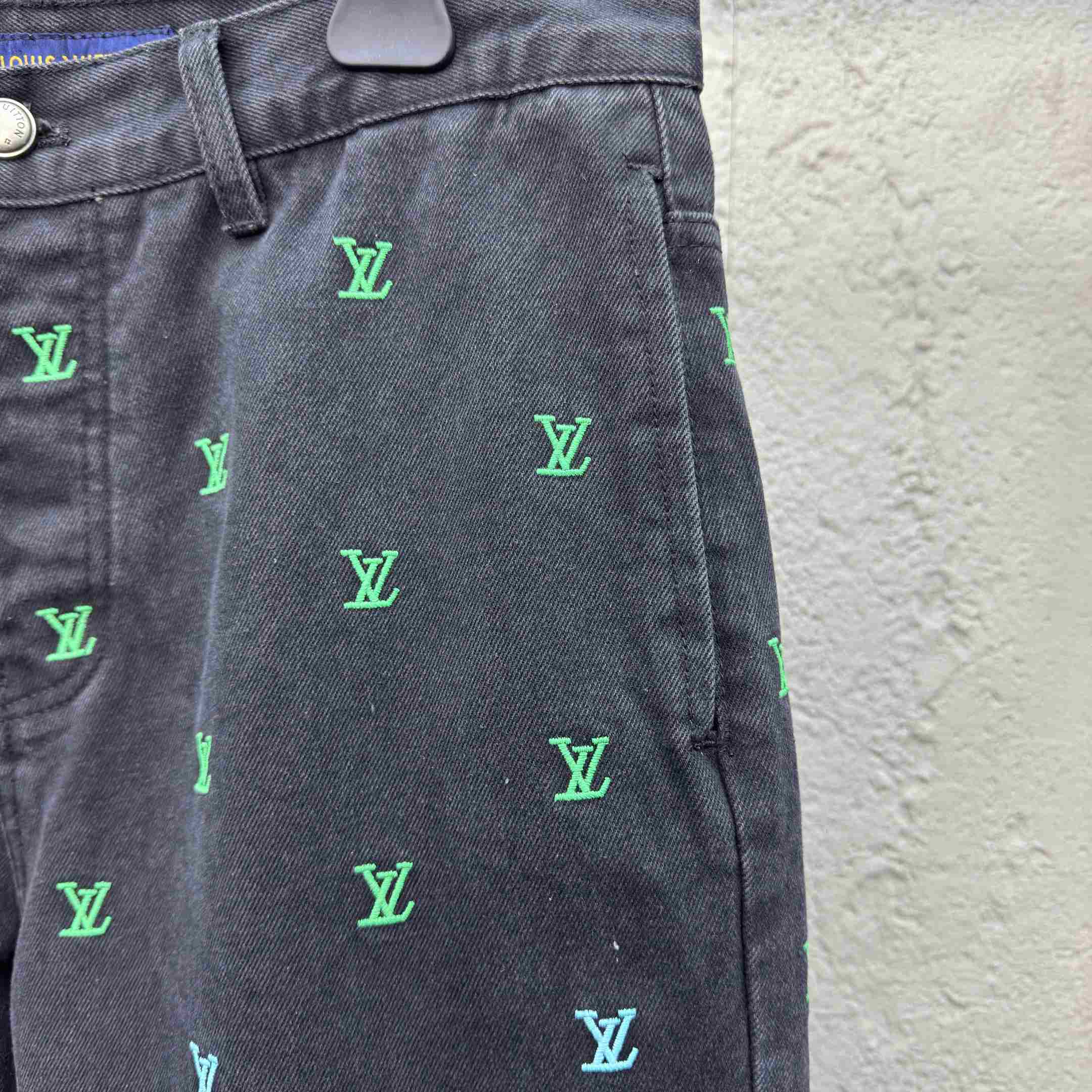 Louis Vuitton LV Blason Gradient Embroidered Denim Skate Pants   1AGTHE - DesignerGu