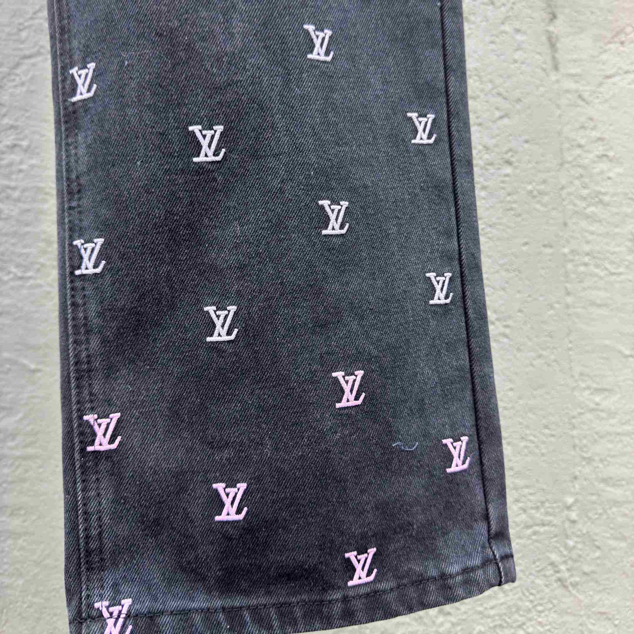 Louis Vuitton LV Blason Gradient Embroidered Denim Skate Pants   1AGTHE - DesignerGu