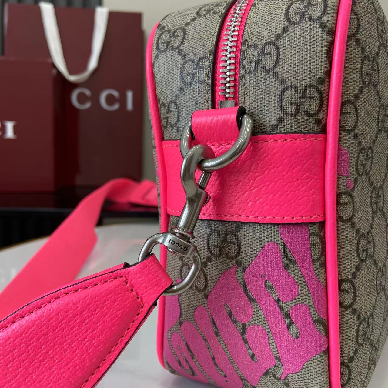 Gucci Medium Crossbody Bag With Print - DesignerGu