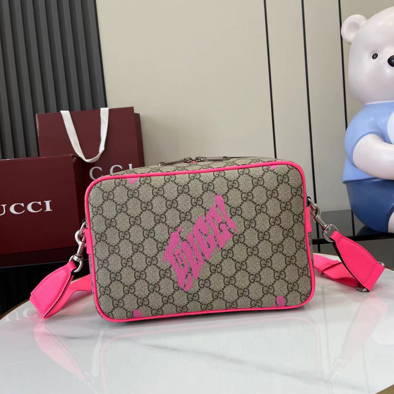Gucci Medium Crossbody Bag With Print - DesignerGu
