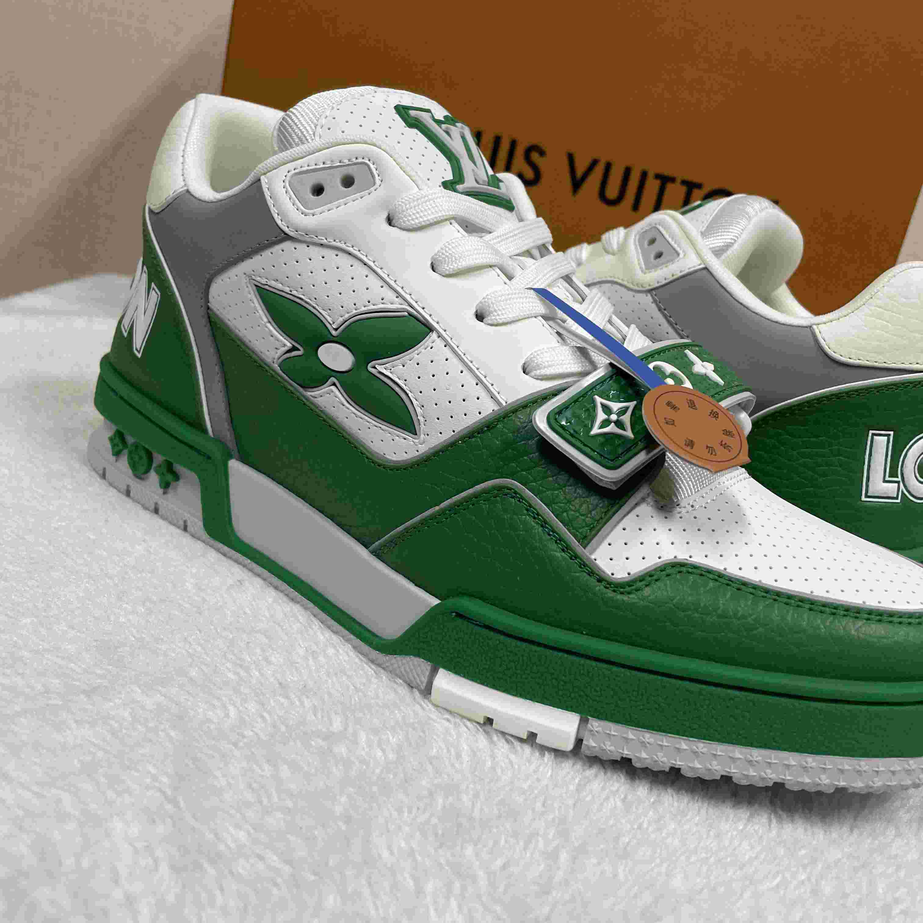 LV Trainer Sneaker 1AHTCZ  - DesignerGu