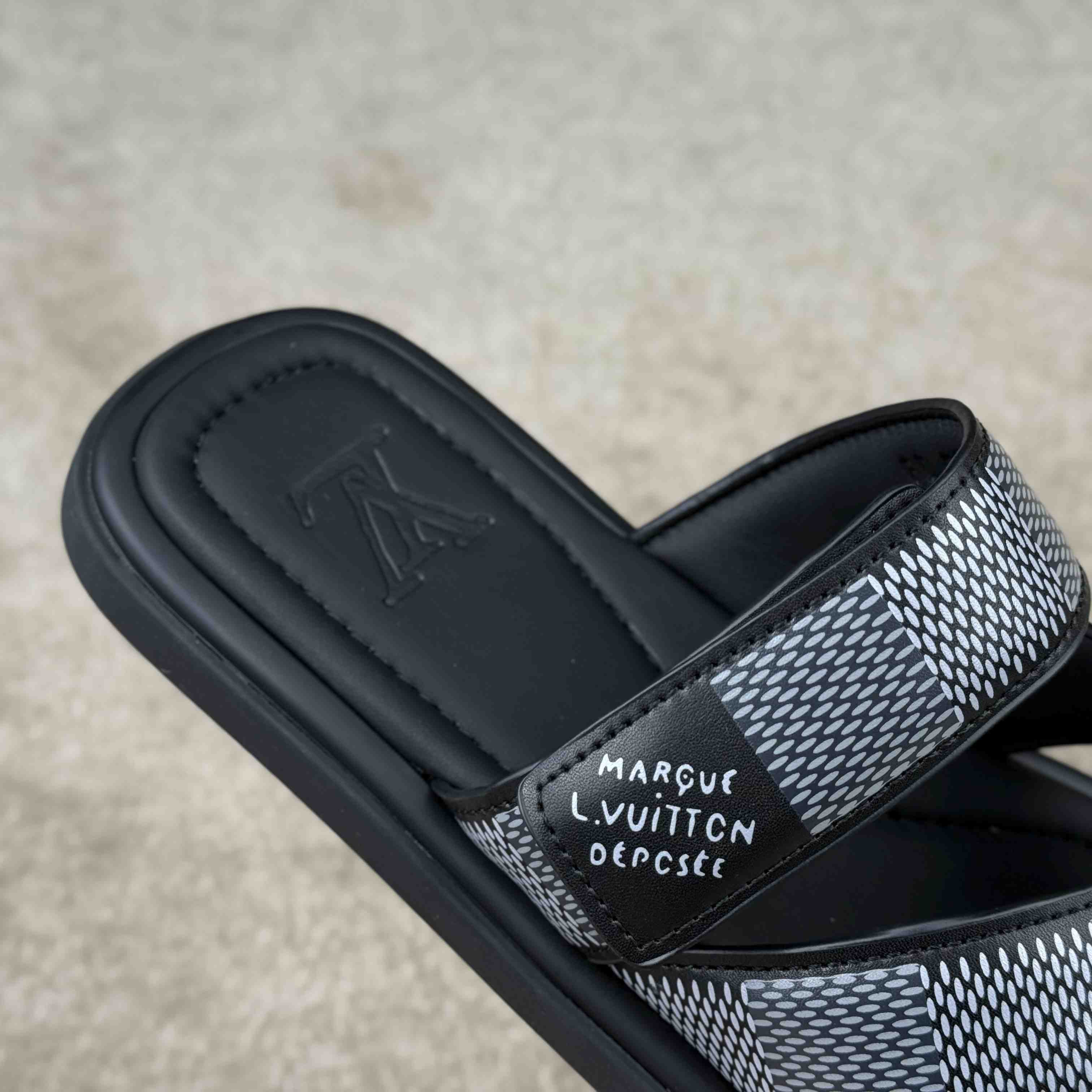 Louis Vuitton LV Venice Mule    1ACRIV - DesignerGu