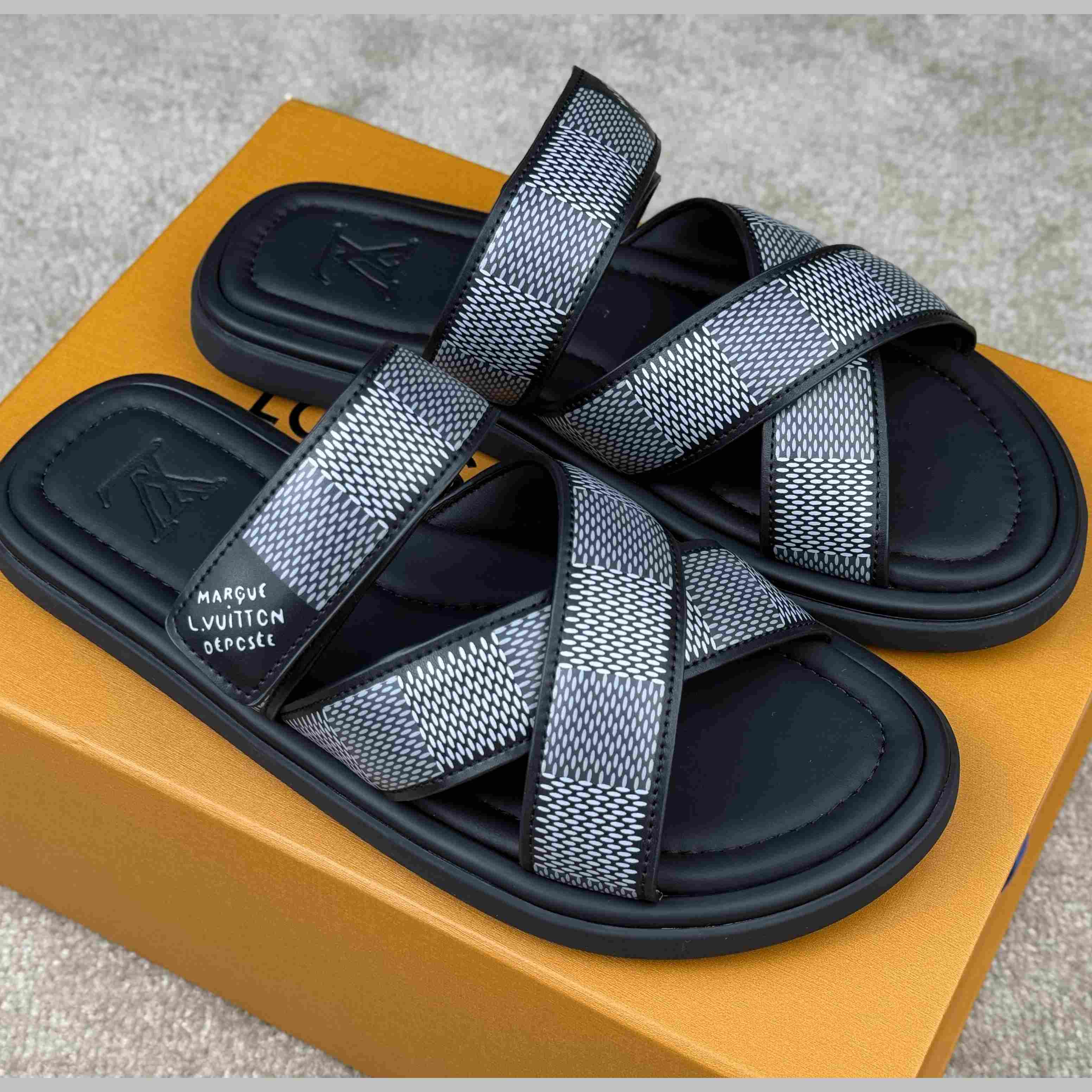 Louis Vuitton LV Venice Mule    1ACRIV - DesignerGu