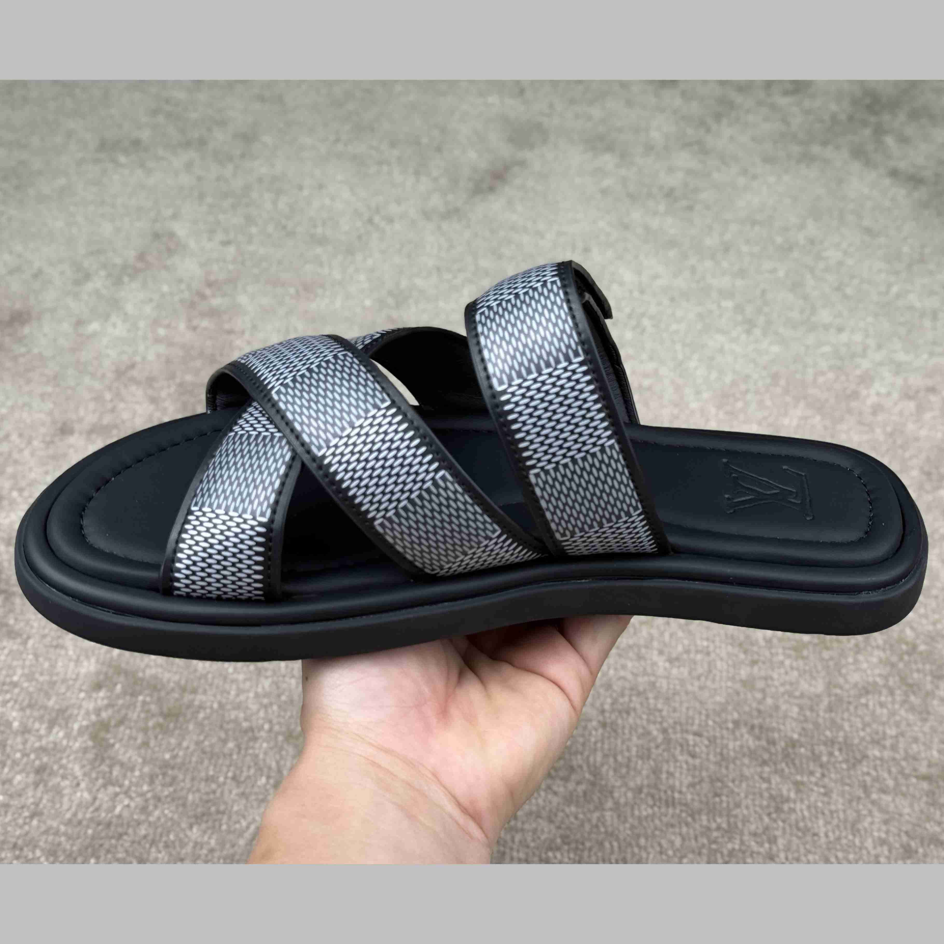 Louis Vuitton LV Venice Mule    1ACRIV - DesignerGu