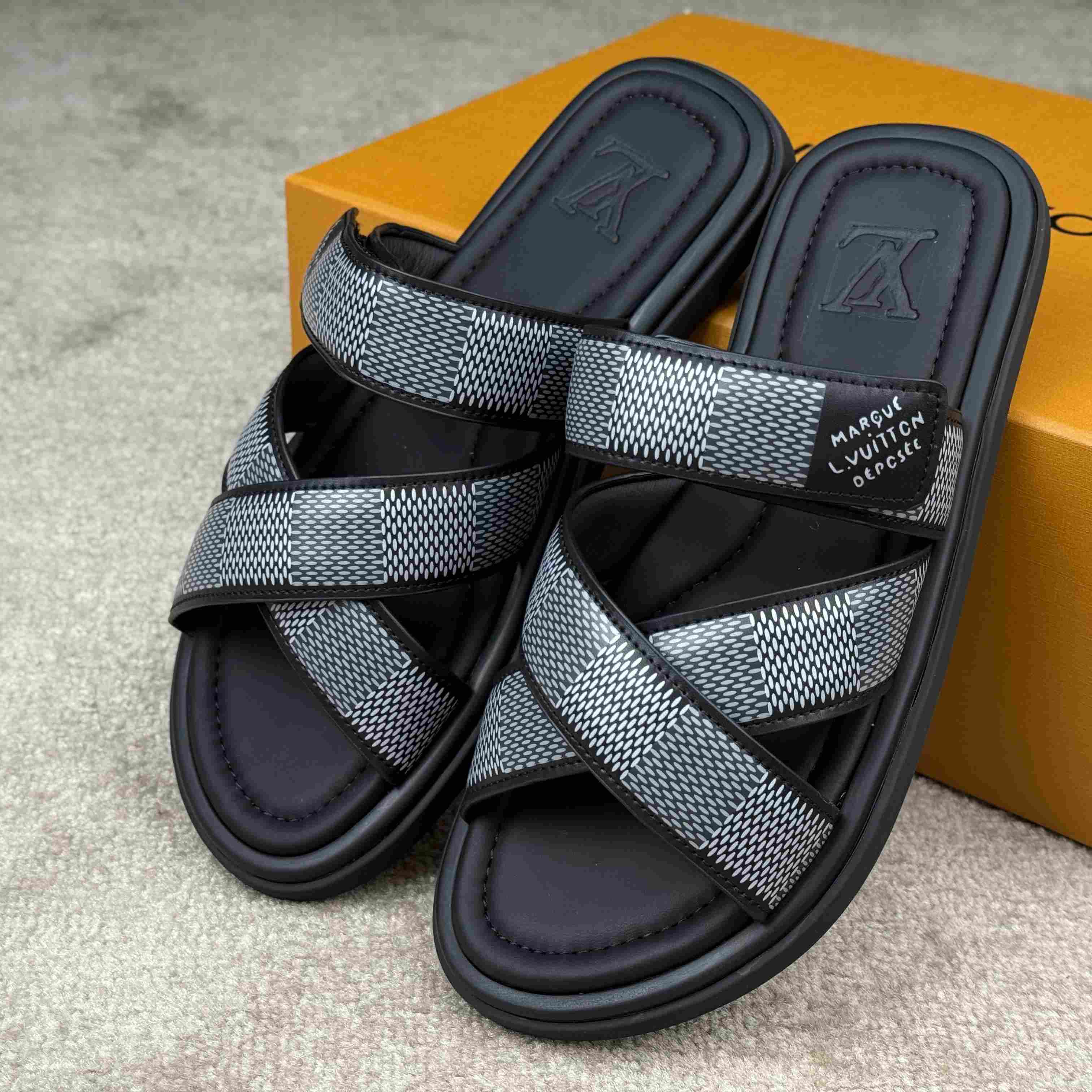 Louis Vuitton LV Venice Mule    1ACRIV - DesignerGu