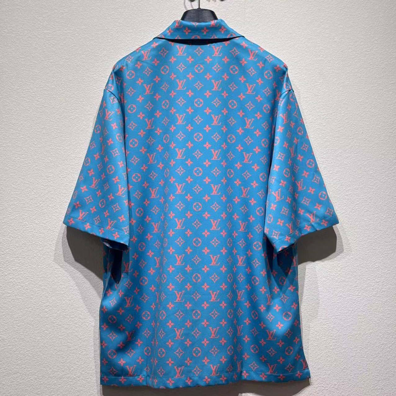 Louis Vuitton Monogram Short-Sleeved Silk Shirt - DesignerGu