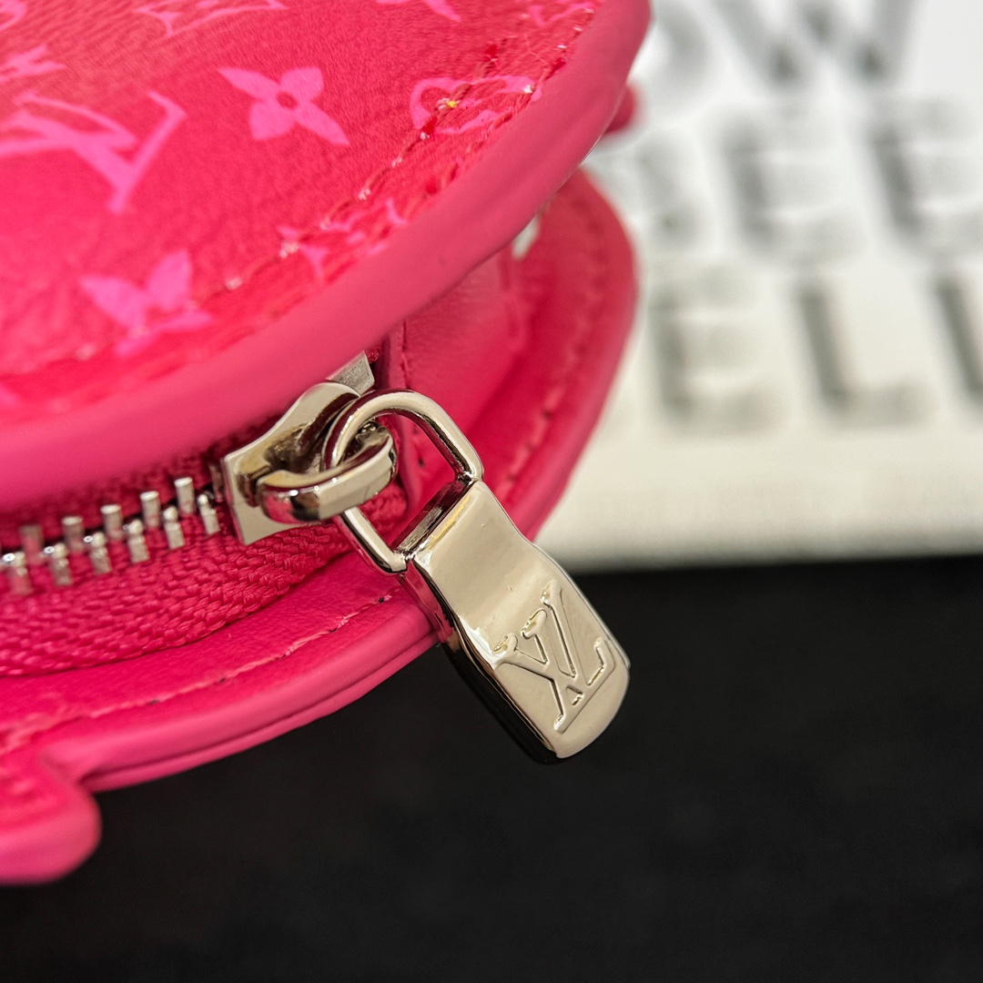 Louis Vuitton LV Crab Bag Charm   M02298 - DesignerGu