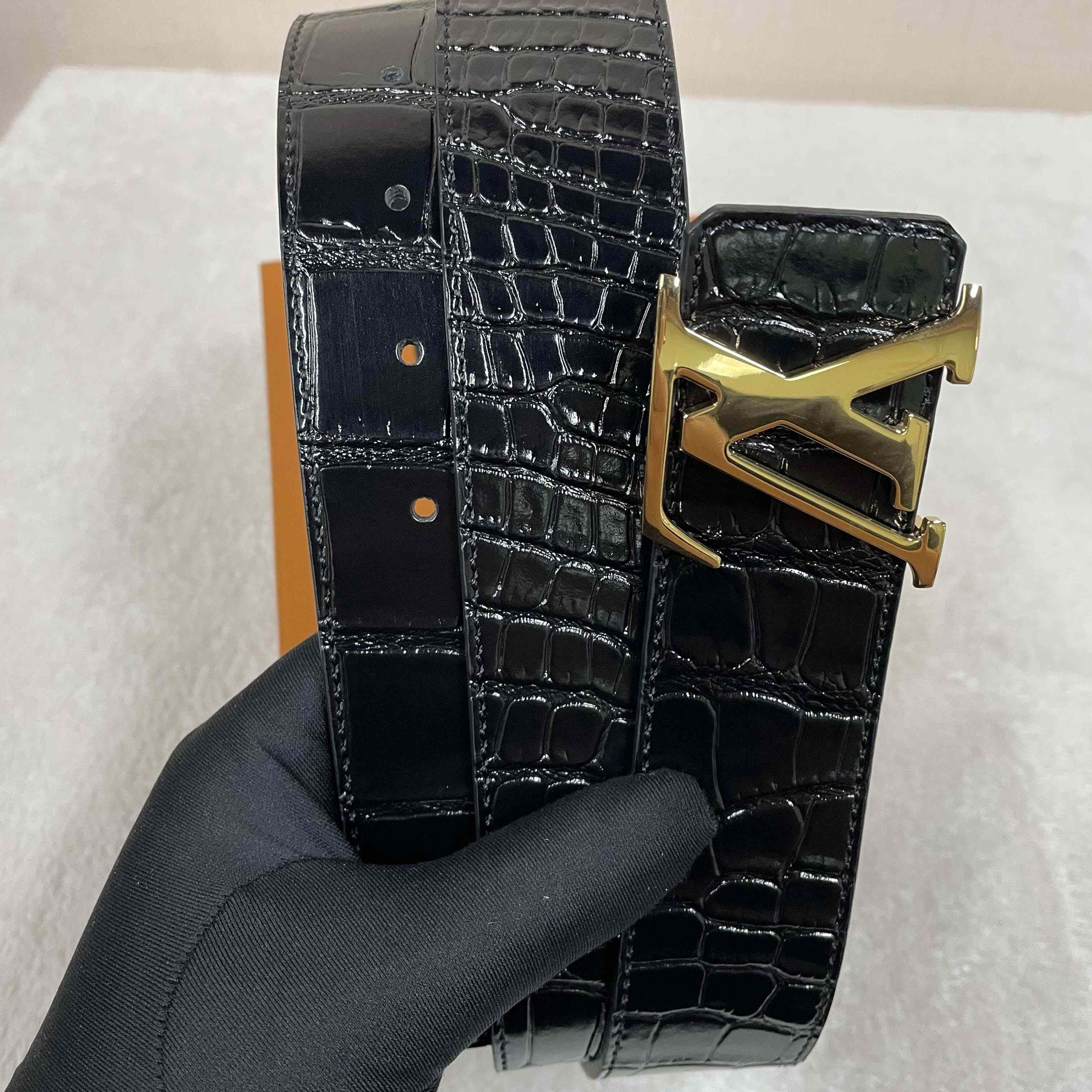 Louis Vuitton LV Initiales 40mm Reversible Belt  M8502U - DesignerGu