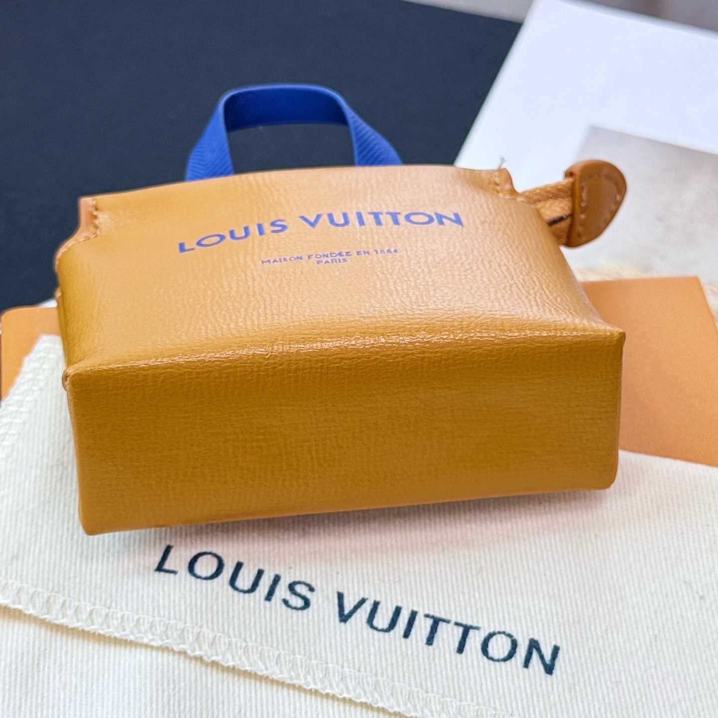 Louis Vuitton LV Mini Shopper Bag Charm   M02699 - DesignerGu