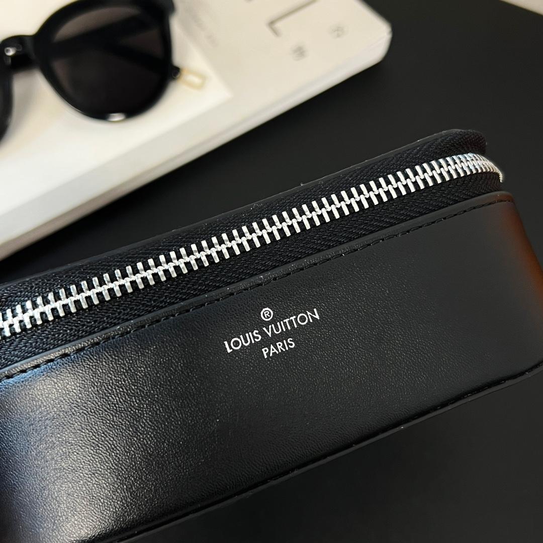 Louis Vuitton Sunglasses Pouch - DesignerGu