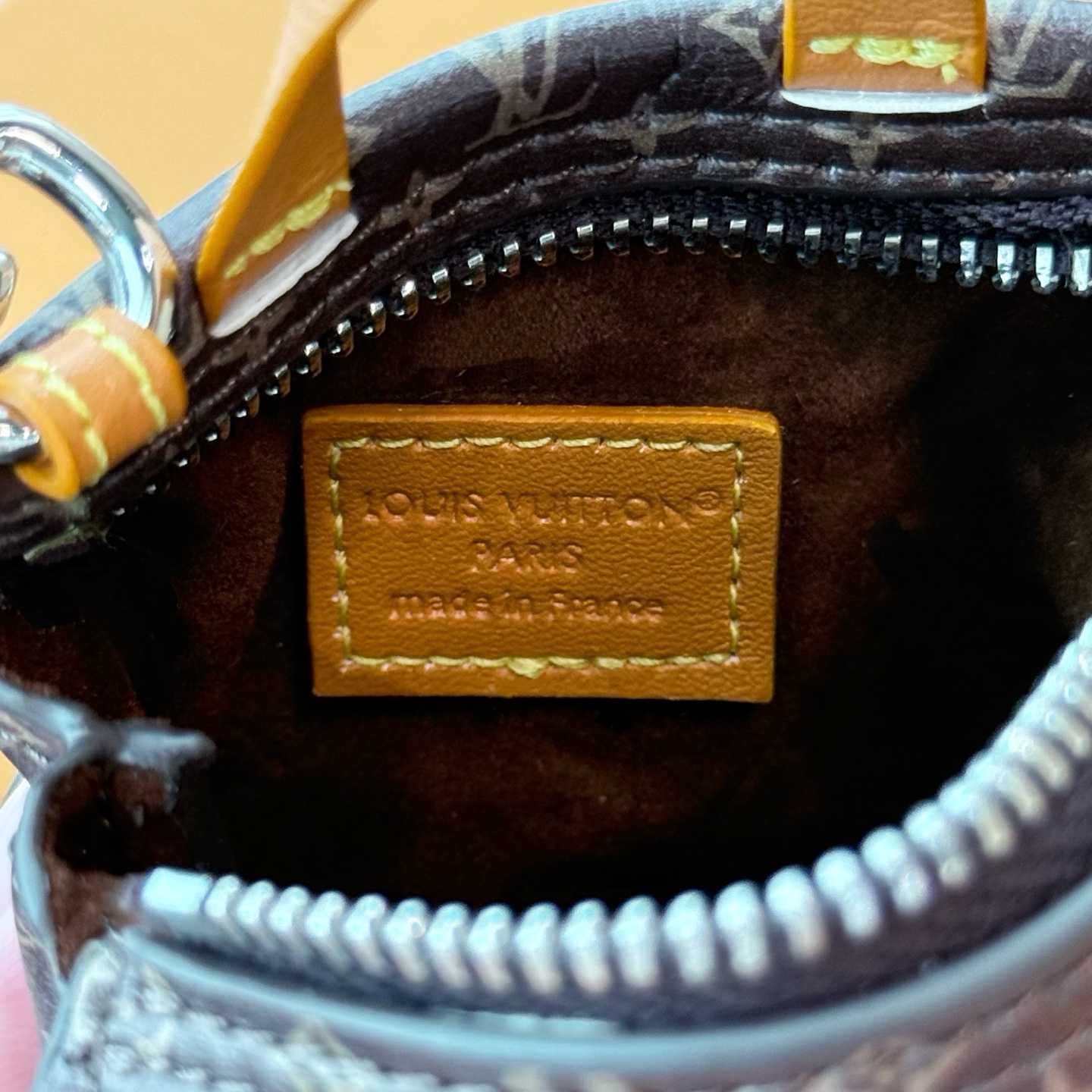 Louis Vuitton LV Mini Shopper Bag Charm    - DesignerGu