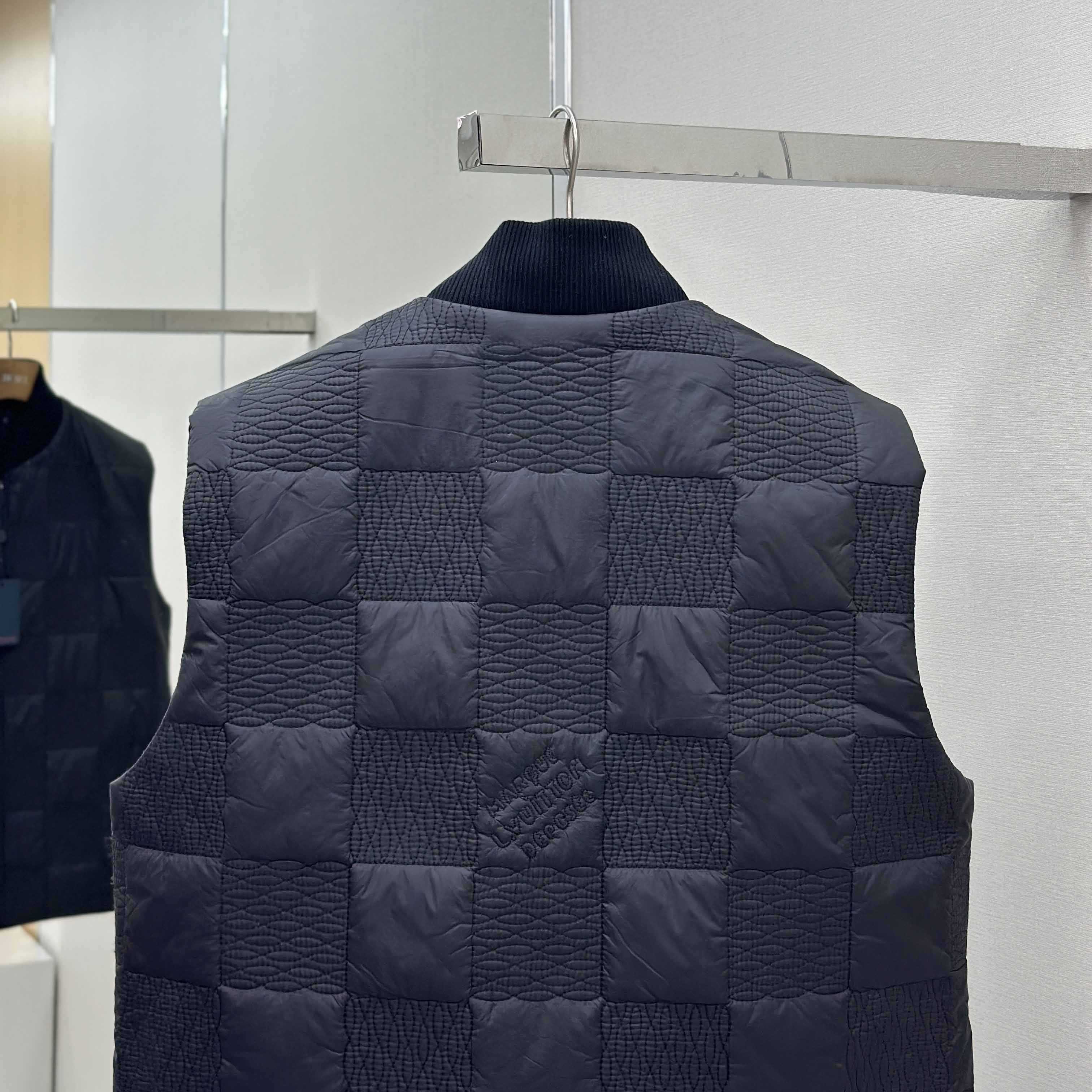 Louis Vuitton Damier Quilted Nylon Gilet - DesignerGu