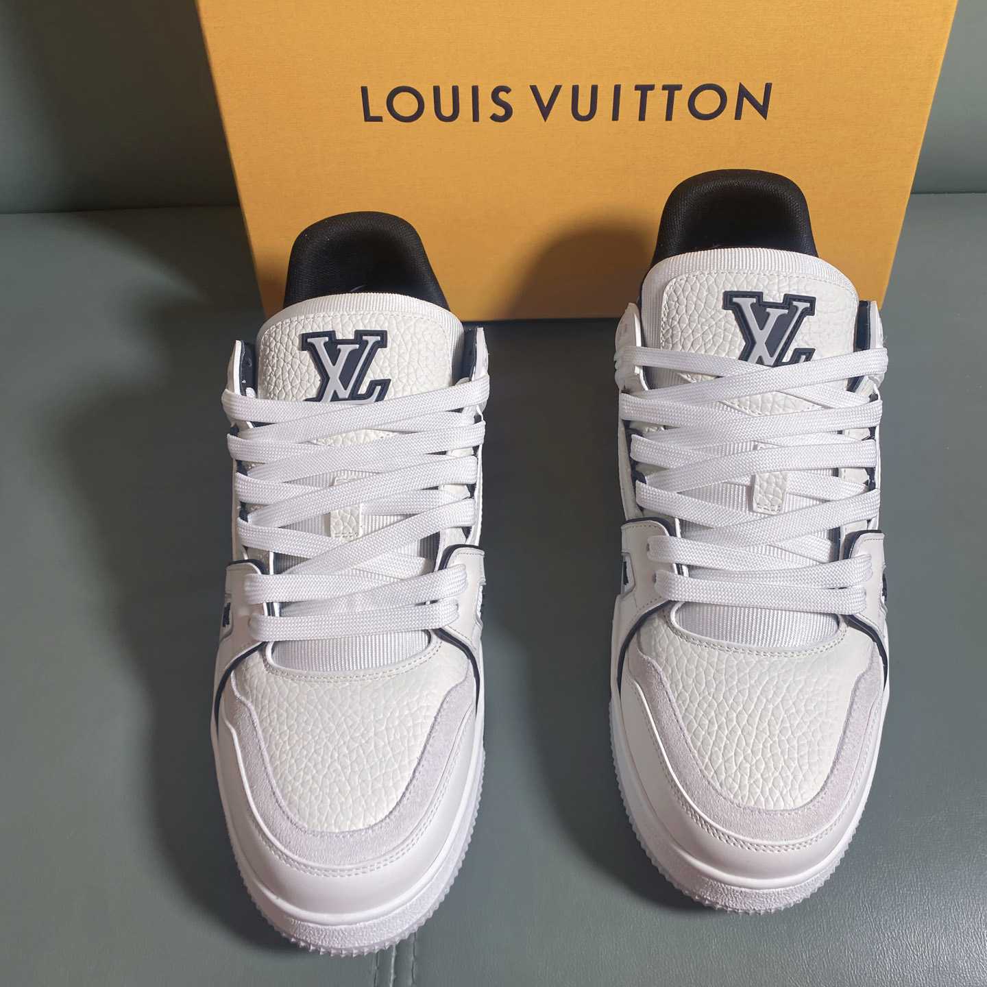 Louis Vuitton LV Trainer Sneaker      1AIJ45 - DesignerGu