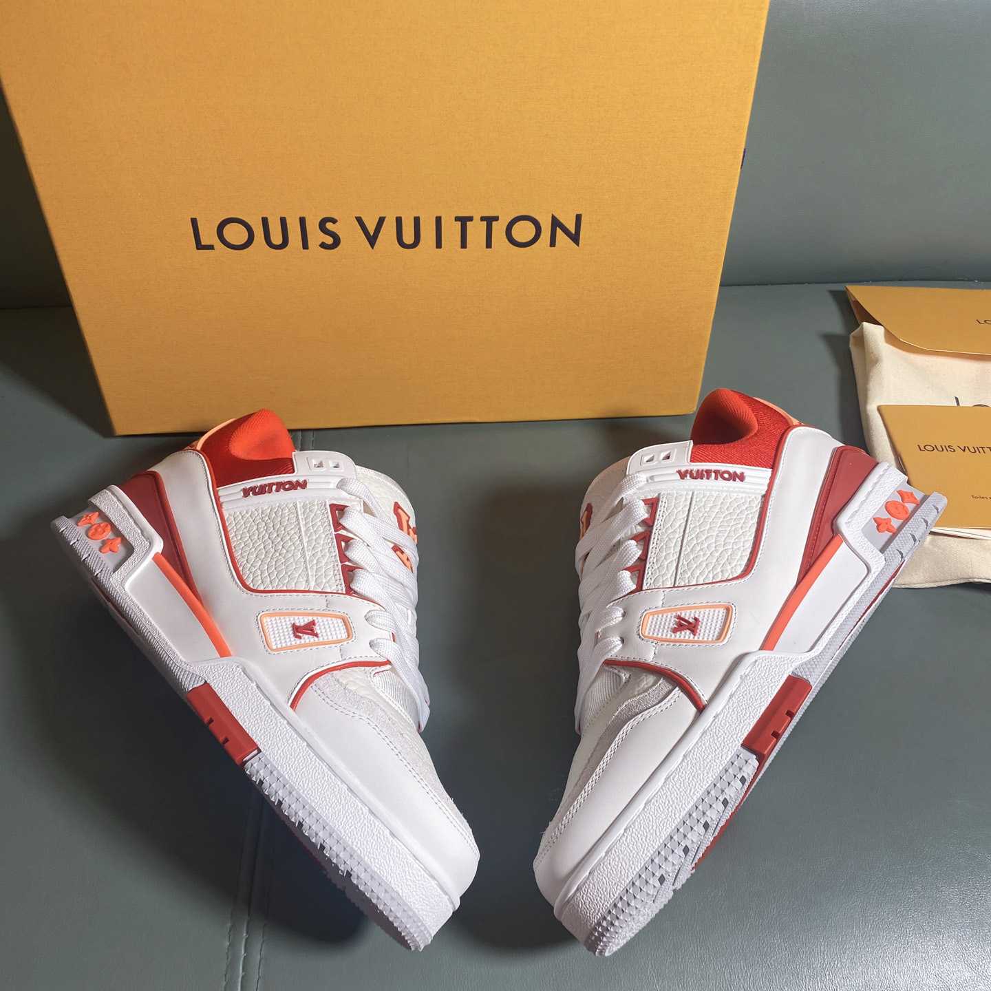 Louis Vuitton LV Trainer Sneaker      1AIIZM - DesignerGu