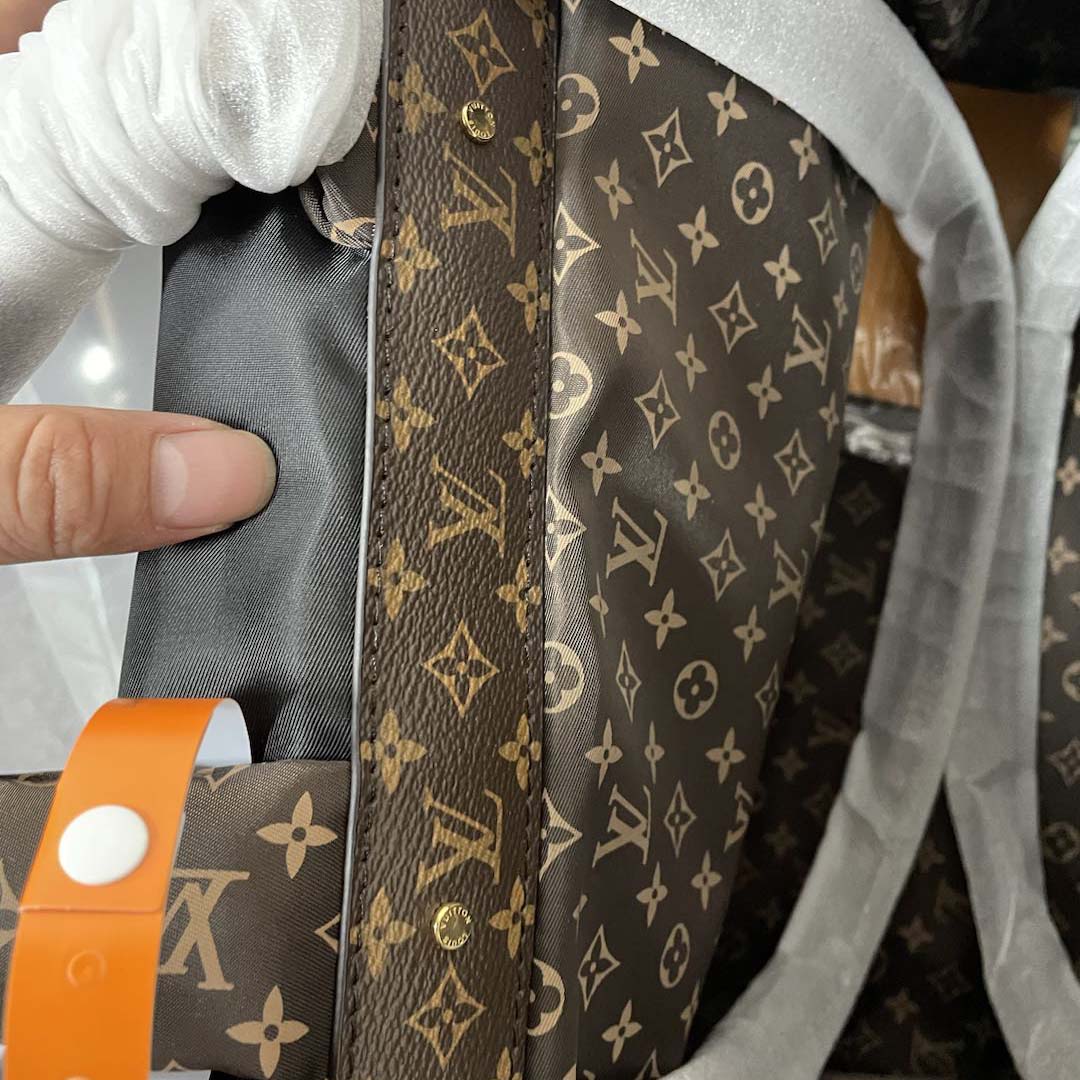 Louis Vuitton Monogram Giant Pillow OnTheGo MM   （41 x 34 x 19cm） - DesignerGu