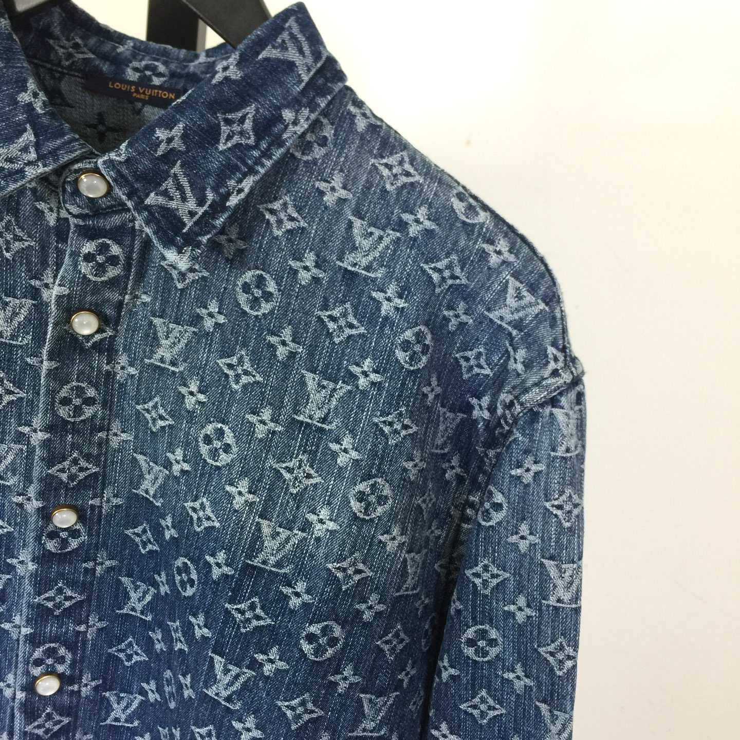 Louis Vuitton Monogram Denim Shirt   1AI195 - DesignerGu