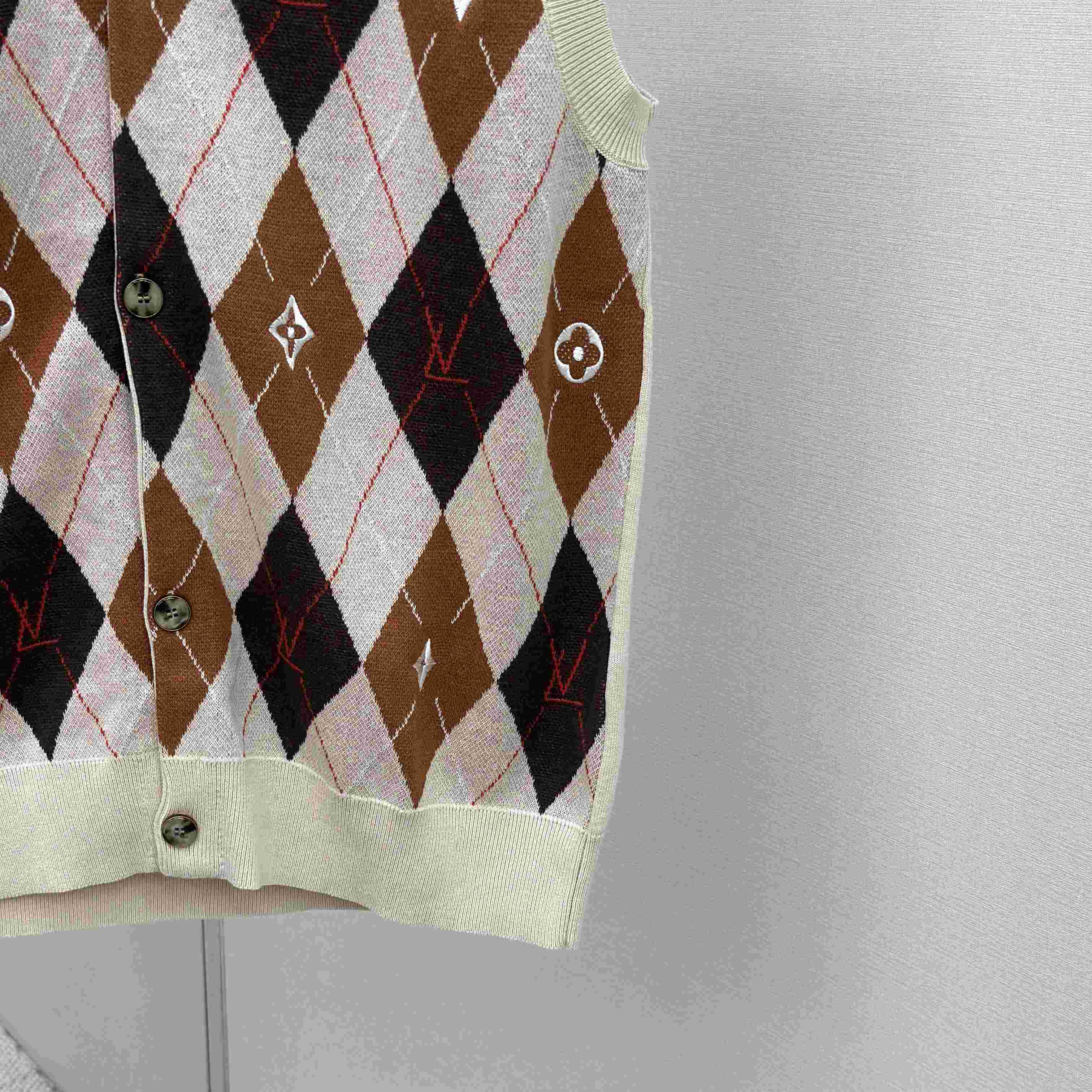 Louis Vuitton Argyle Intarsia Cardigan Vest   1AIMDG - DesignerGu