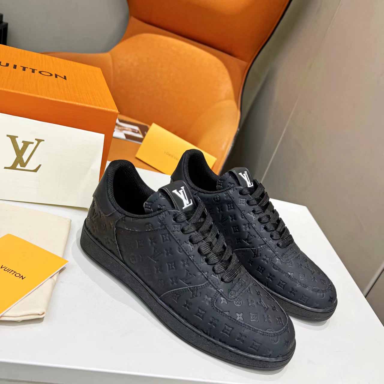 Louis Vuitton Rivoli Sneaker   1AARHT - DesignerGu