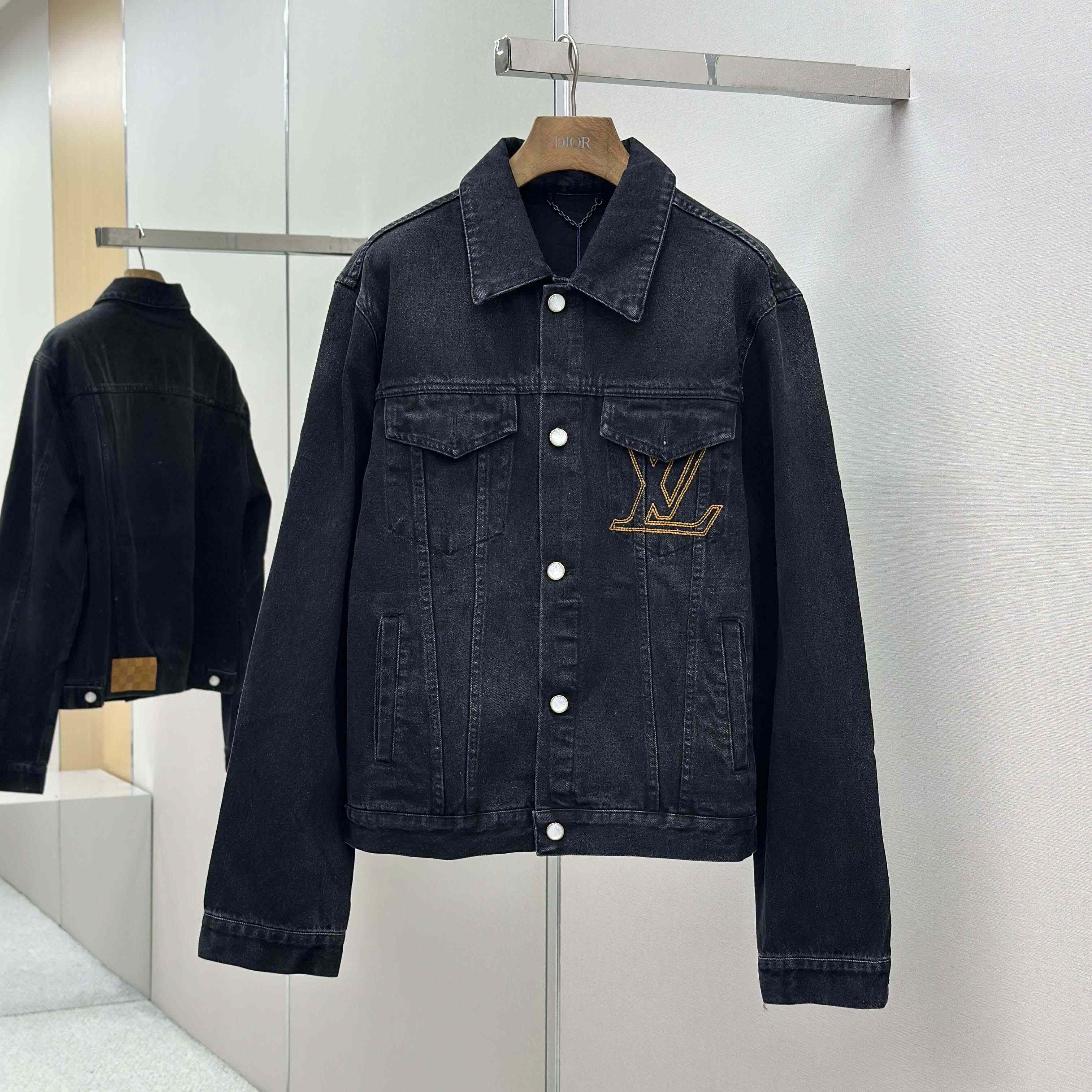 Louis Vuitton LV Denim Trucker Jacket   1AILKE - DesignerGu