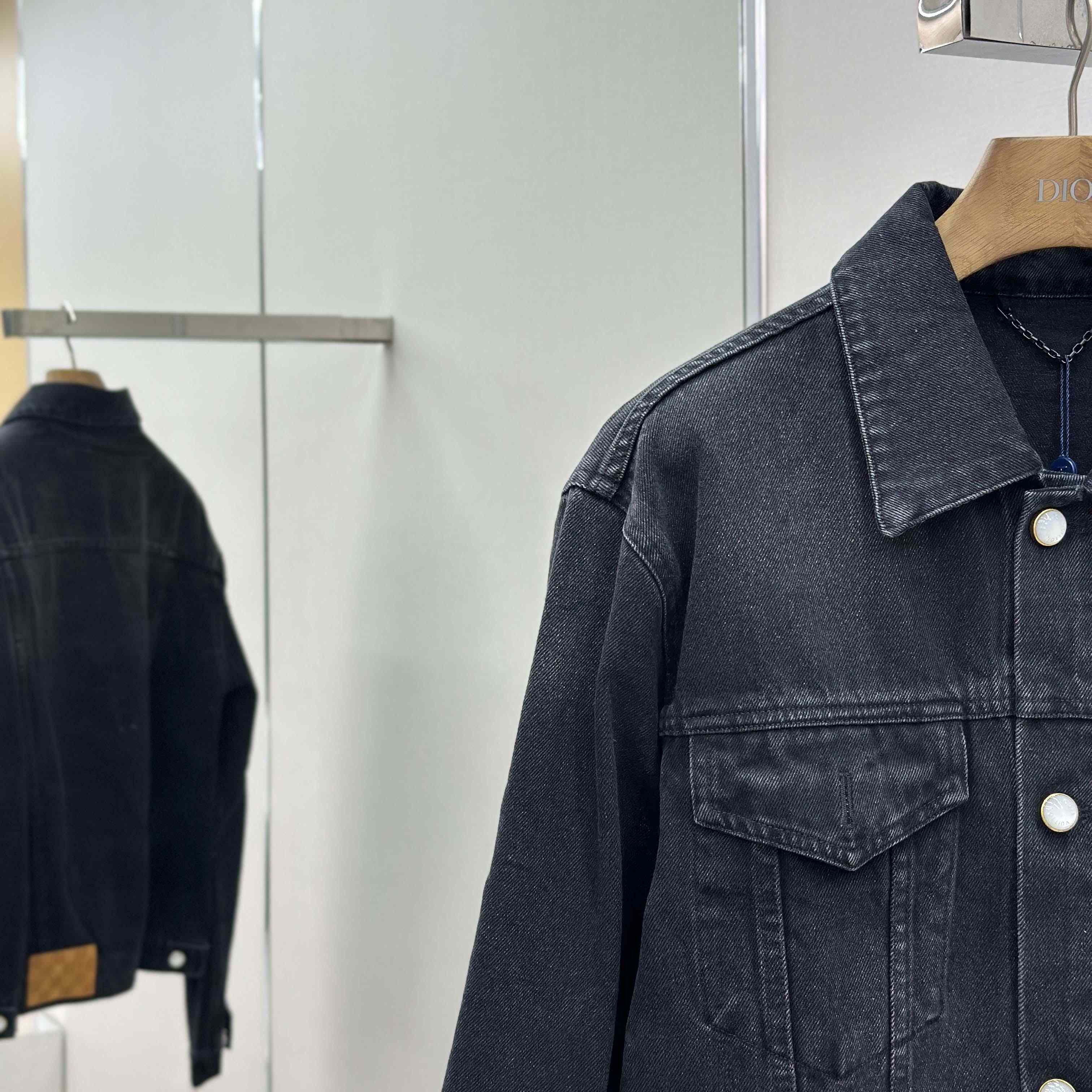 Louis Vuitton LV Denim Trucker Jacket   1AILKE - DesignerGu