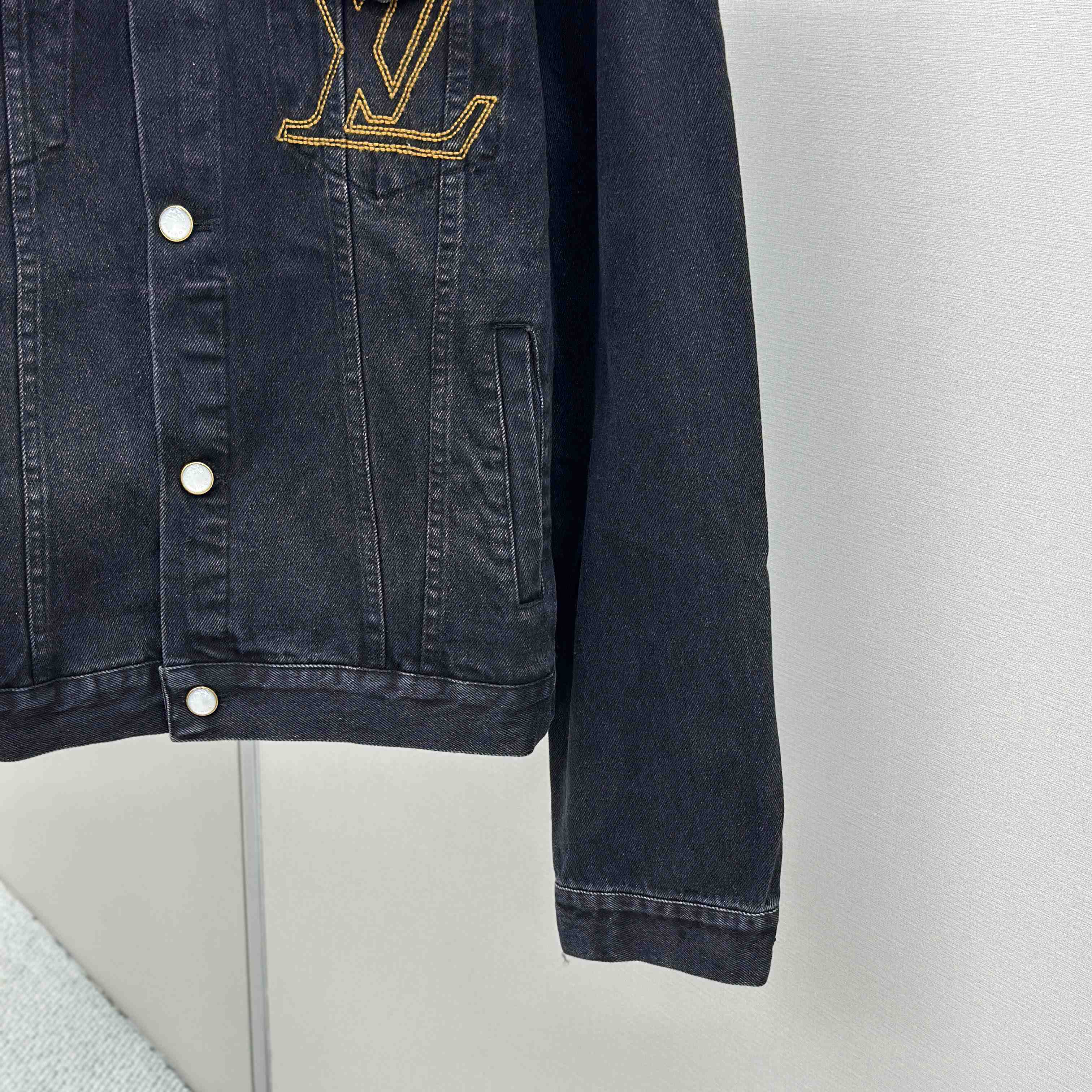Louis Vuitton LV Denim Trucker Jacket   1AILKE - DesignerGu