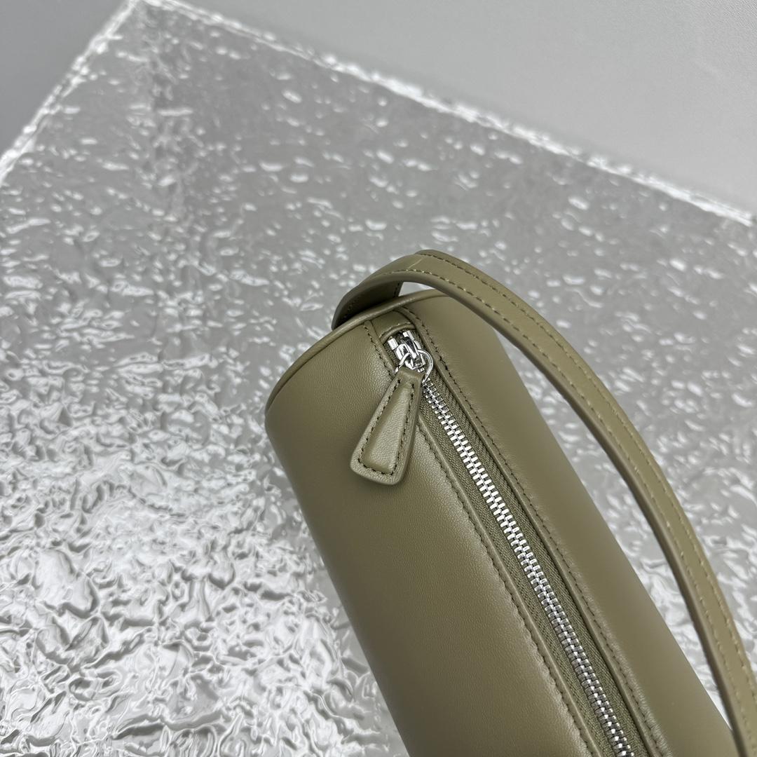 The Row Round 90's Bag In Leather - DesignerGu