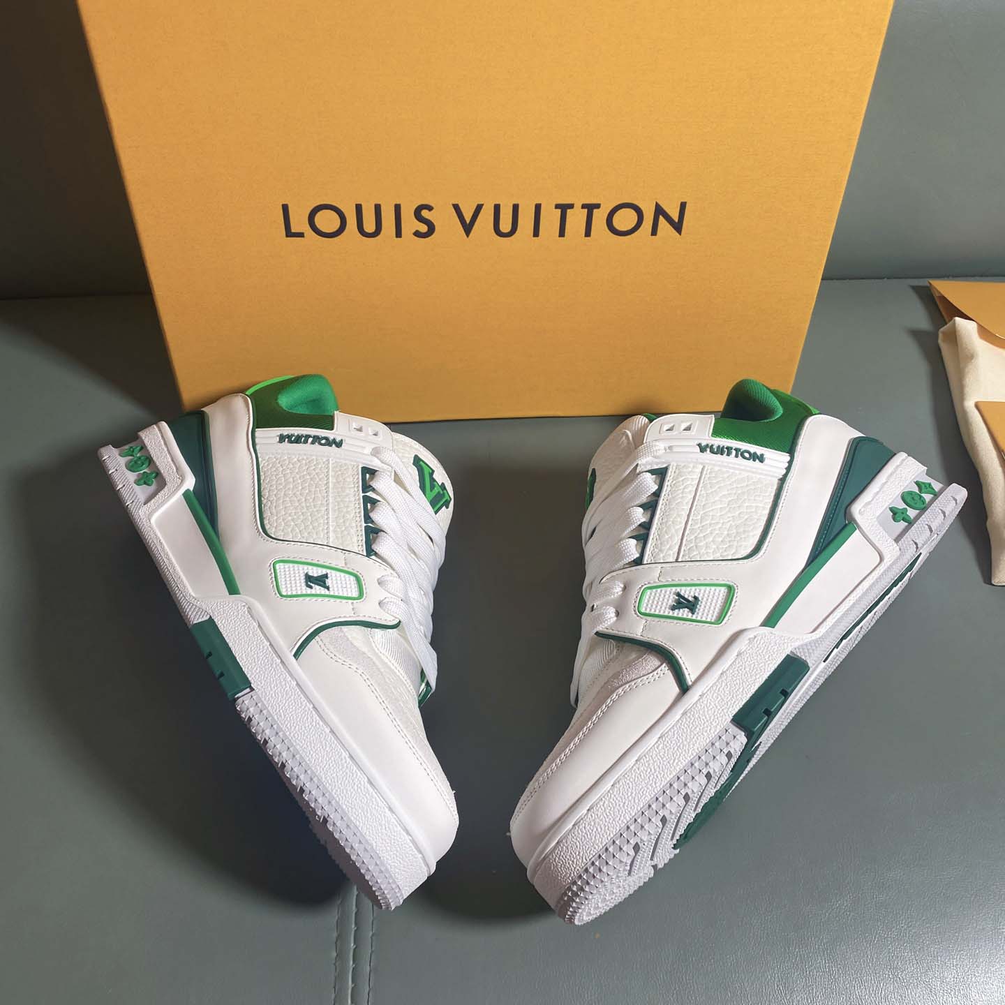 Louis Vuitton LV Trainer Sneaker      1AIJ05 - DesignerGu