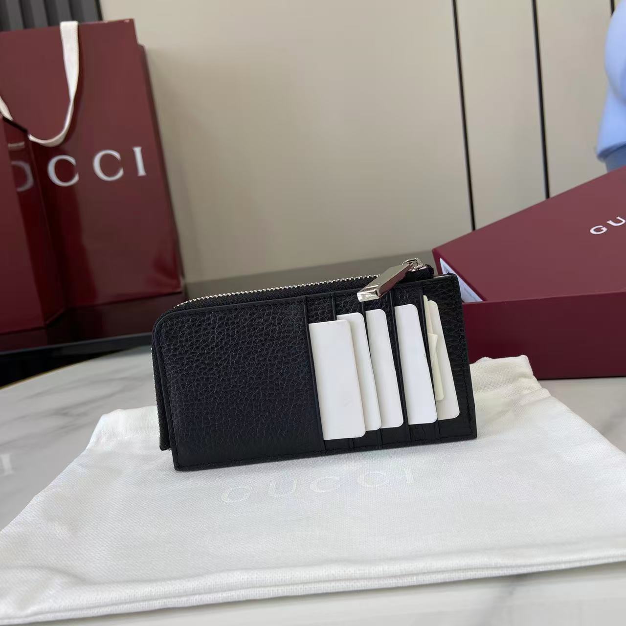 Gucci Zip Card Case With Logo - DesignerGu