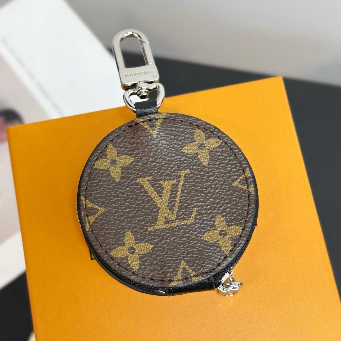 Louis Vuitton LV Donut Bag Charm    - DesignerGu