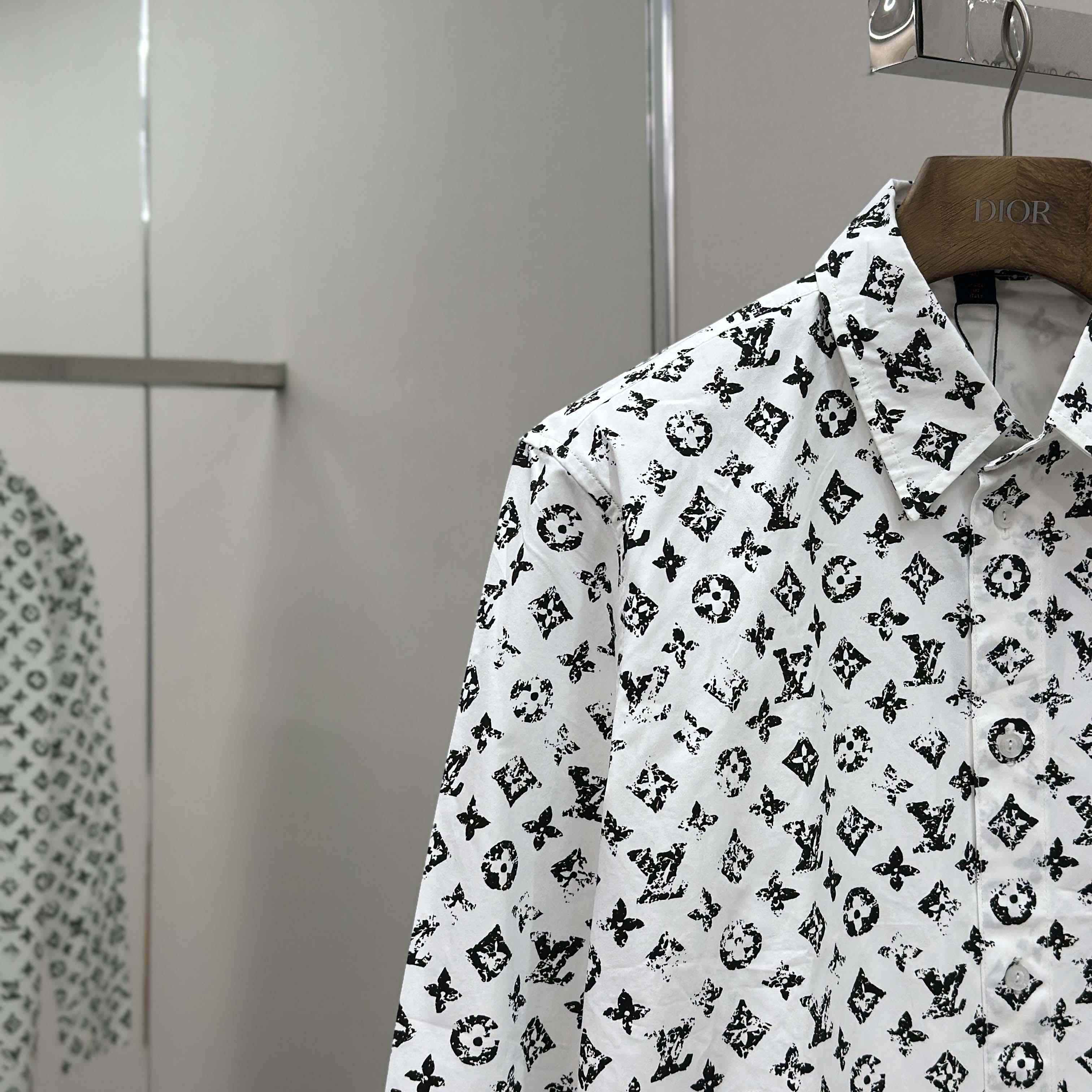 Louis Vuitton Monogram Fil Coupé Shirt   1AHX52 - DesignerGu