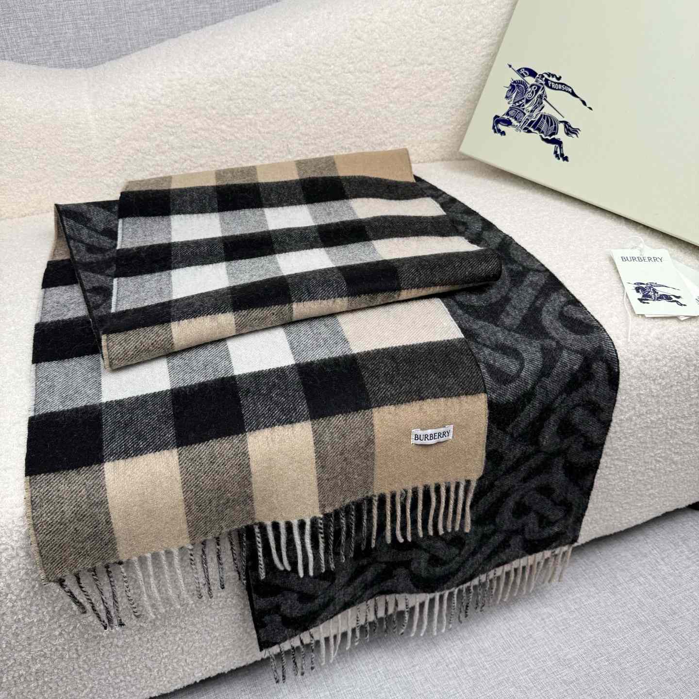 Burberry Reversible Check And Monogram Cashmere Scarf  - DesignerGu