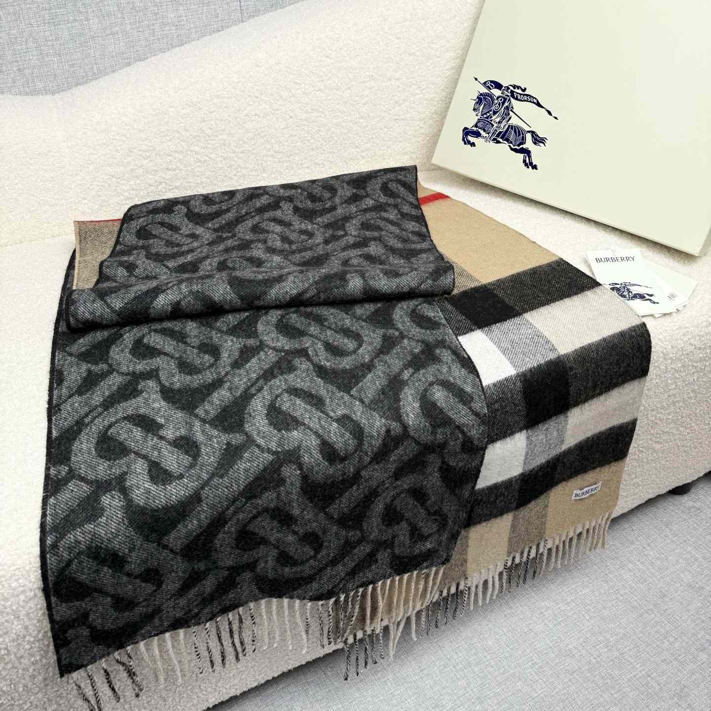 Burberry Reversible Check And Monogram Cashmere Scarf  - DesignerGu