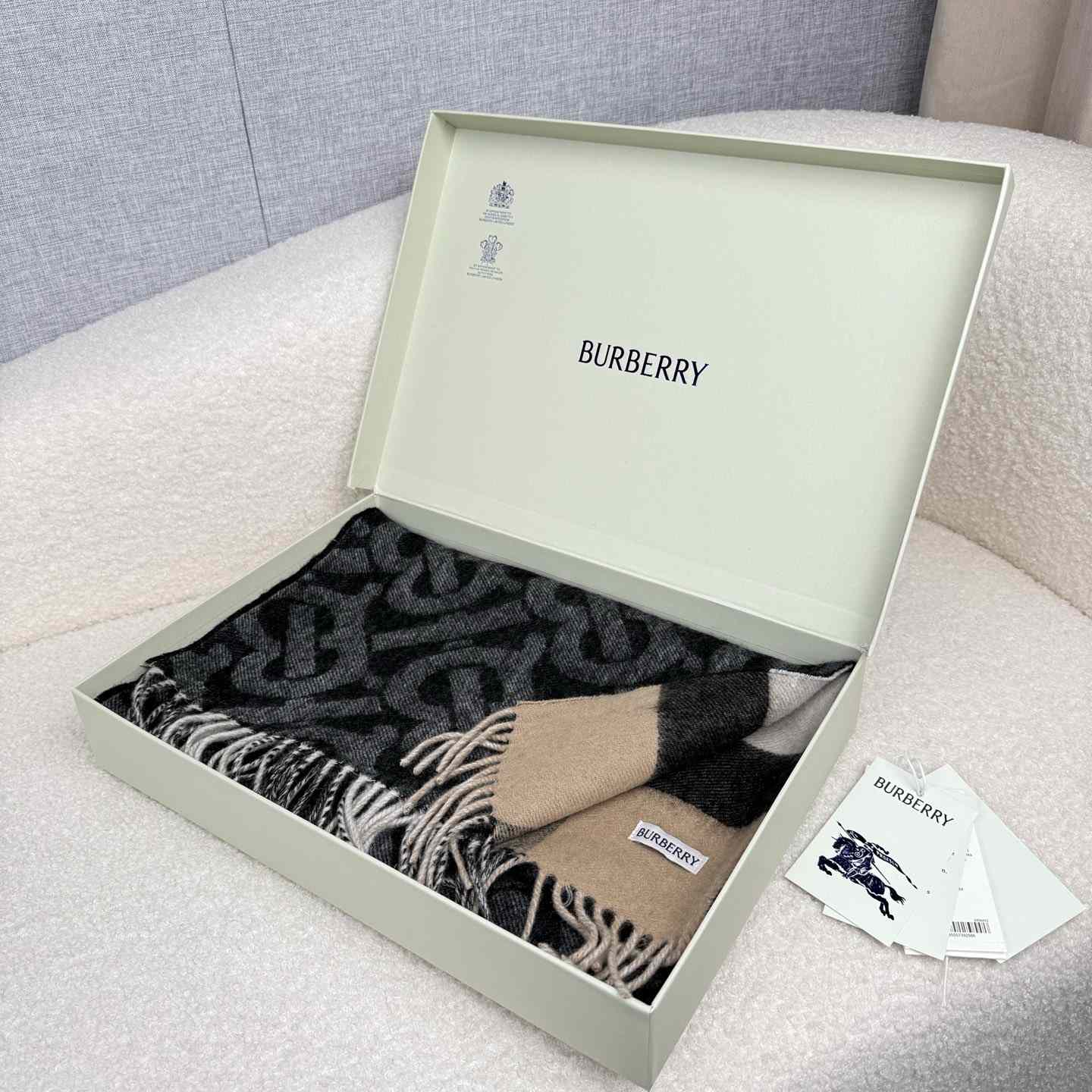 Burberry Reversible Check And Monogram Cashmere Scarf  - DesignerGu