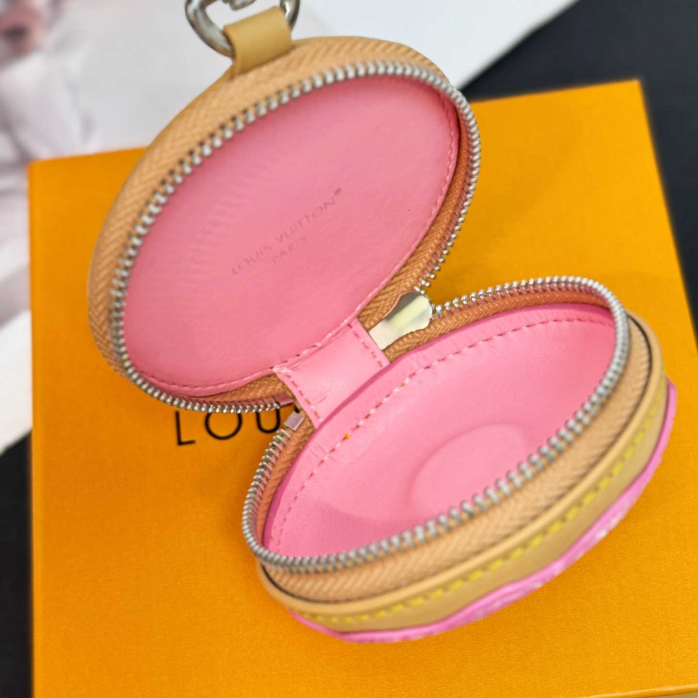 Louis Vuitton LV Donut Bag Charm   M02549 - DesignerGu