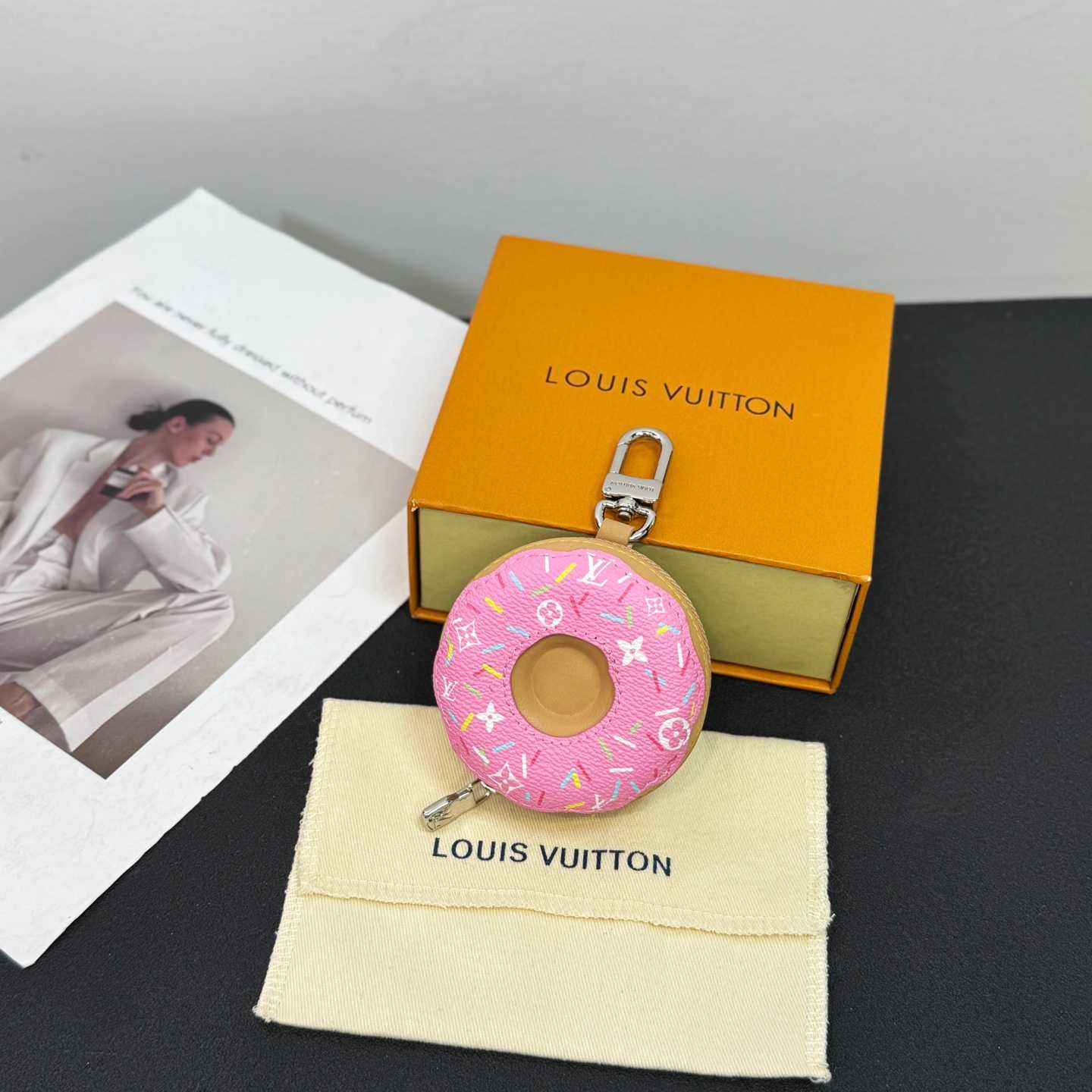 Louis Vuitton LV Donut Bag Charm   M02549 - DesignerGu