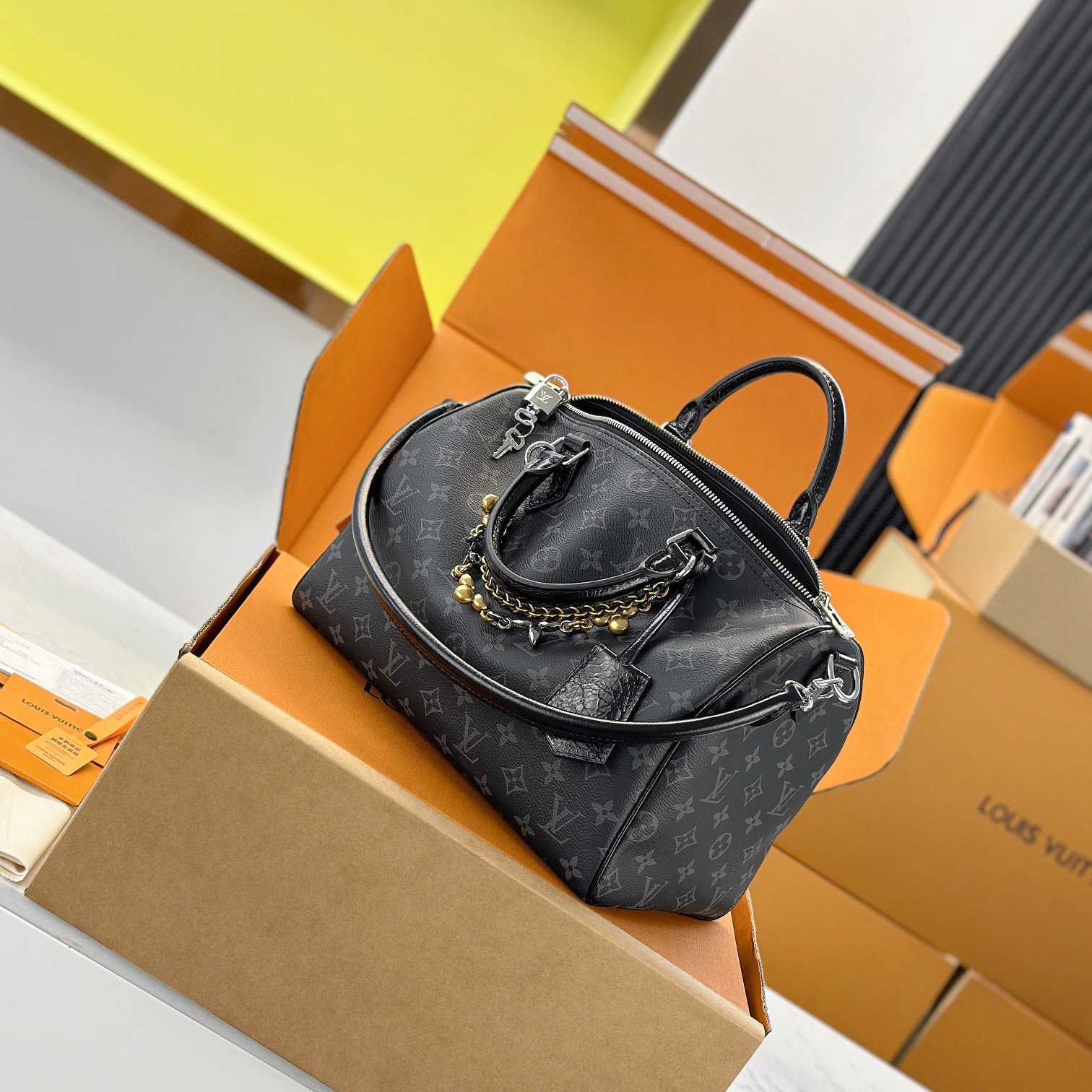 Louis Vuitton Speedy Soft 30   M15102 - DesignerGu