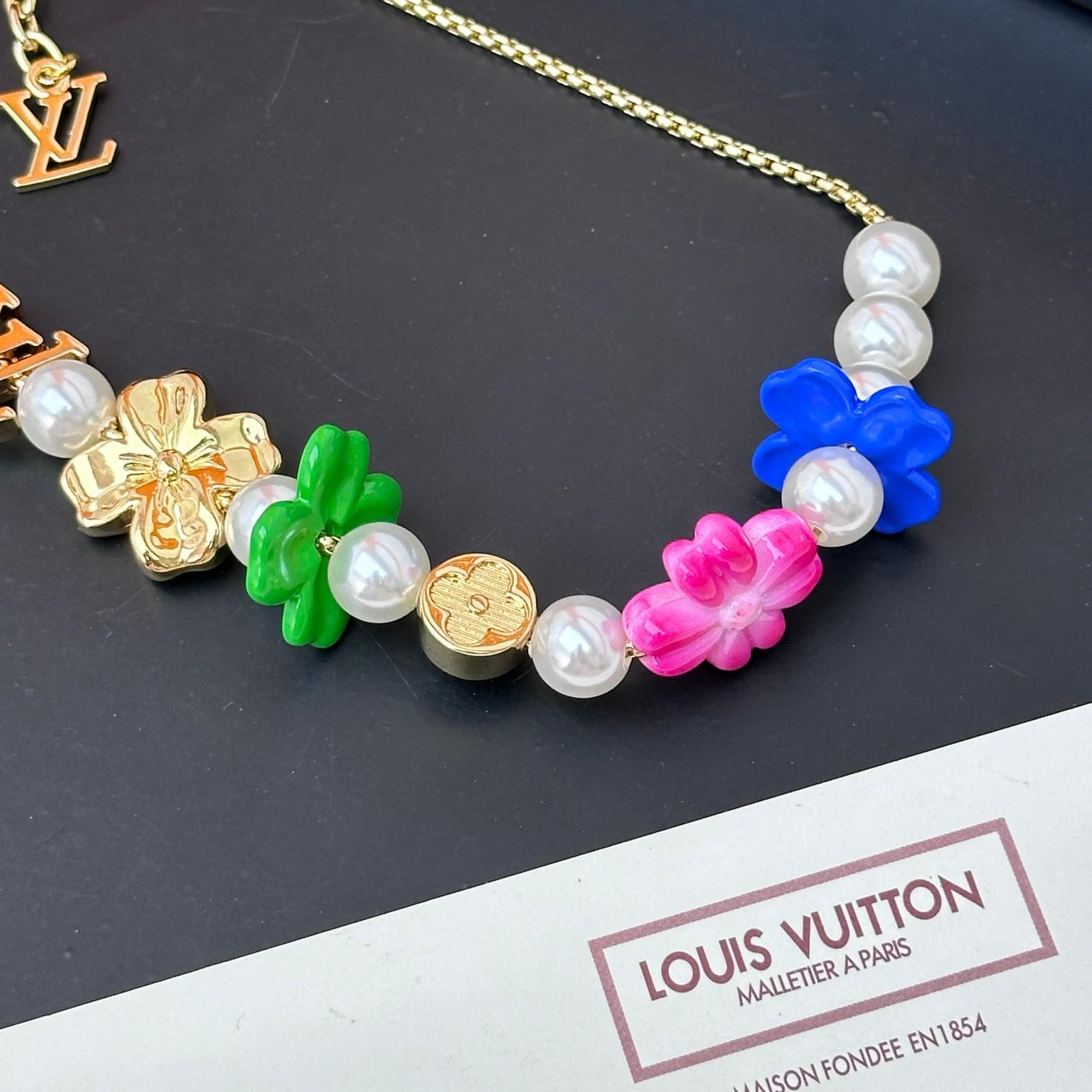 Louis Vuitton LV Surfin' Flower Necklace  - DesignerGu