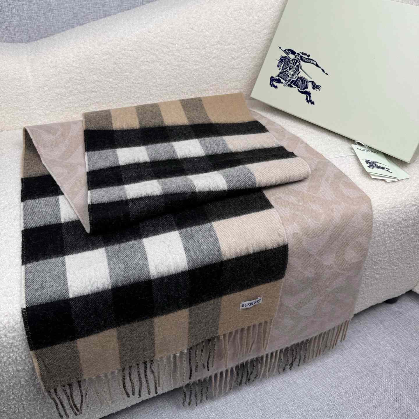 Burberry Reversible Check And Monogram Cashmere Scarf  - DesignerGu