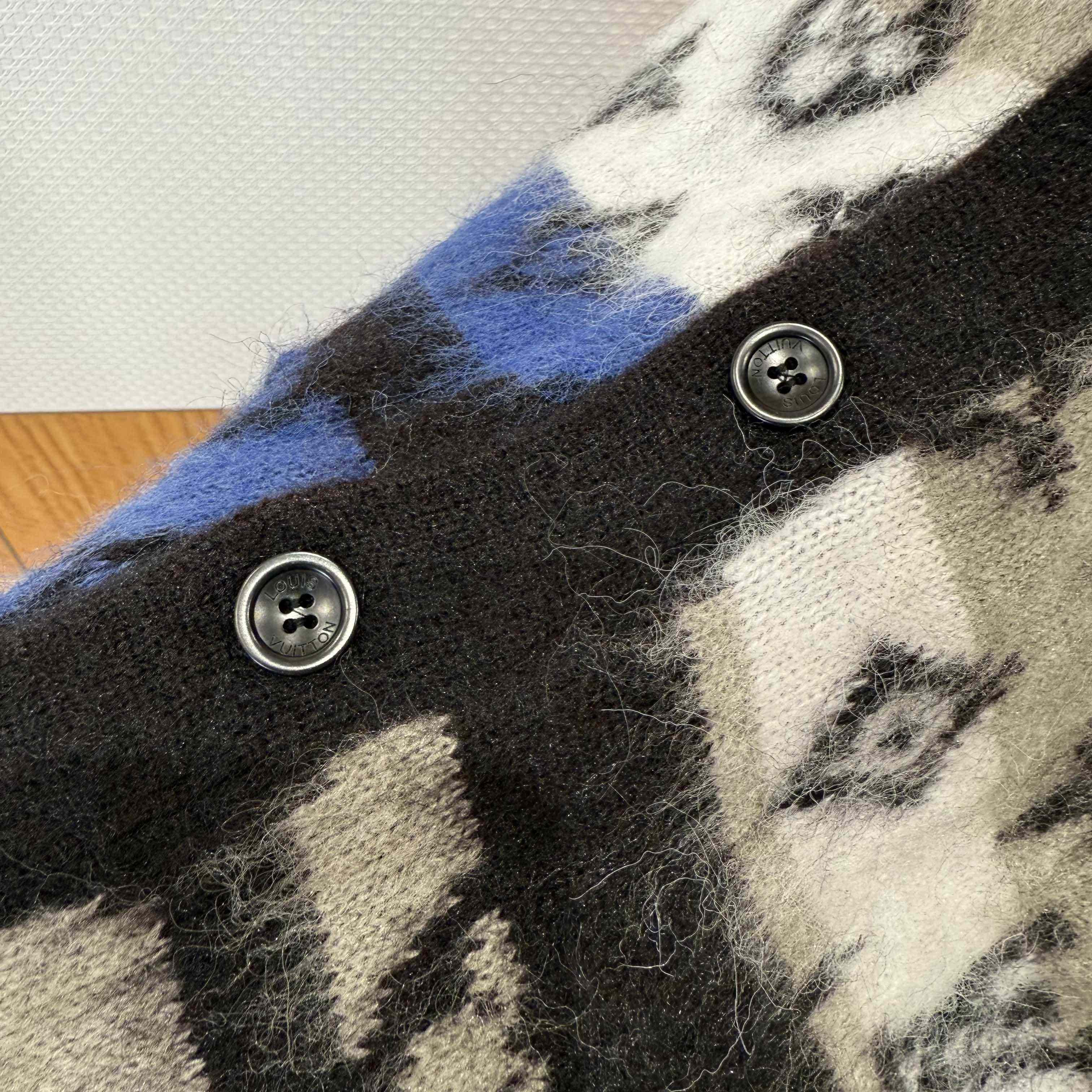 Louis Vuitton Monogram Mohair Cardigan   1AIOX9 - DesignerGu