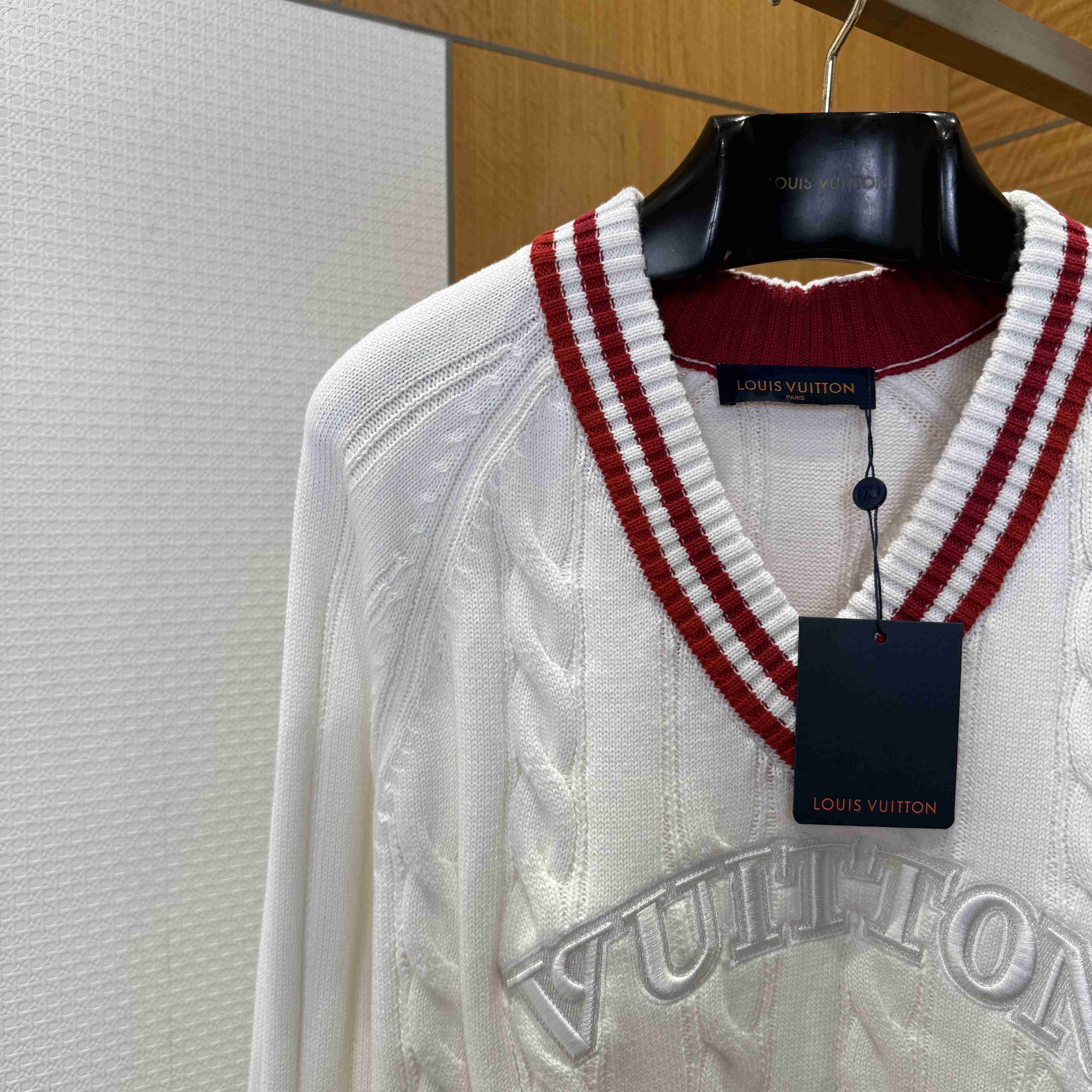 Louis Vuitton Preppy V-Neck Cable Pullover   1AIJYR - DesignerGu