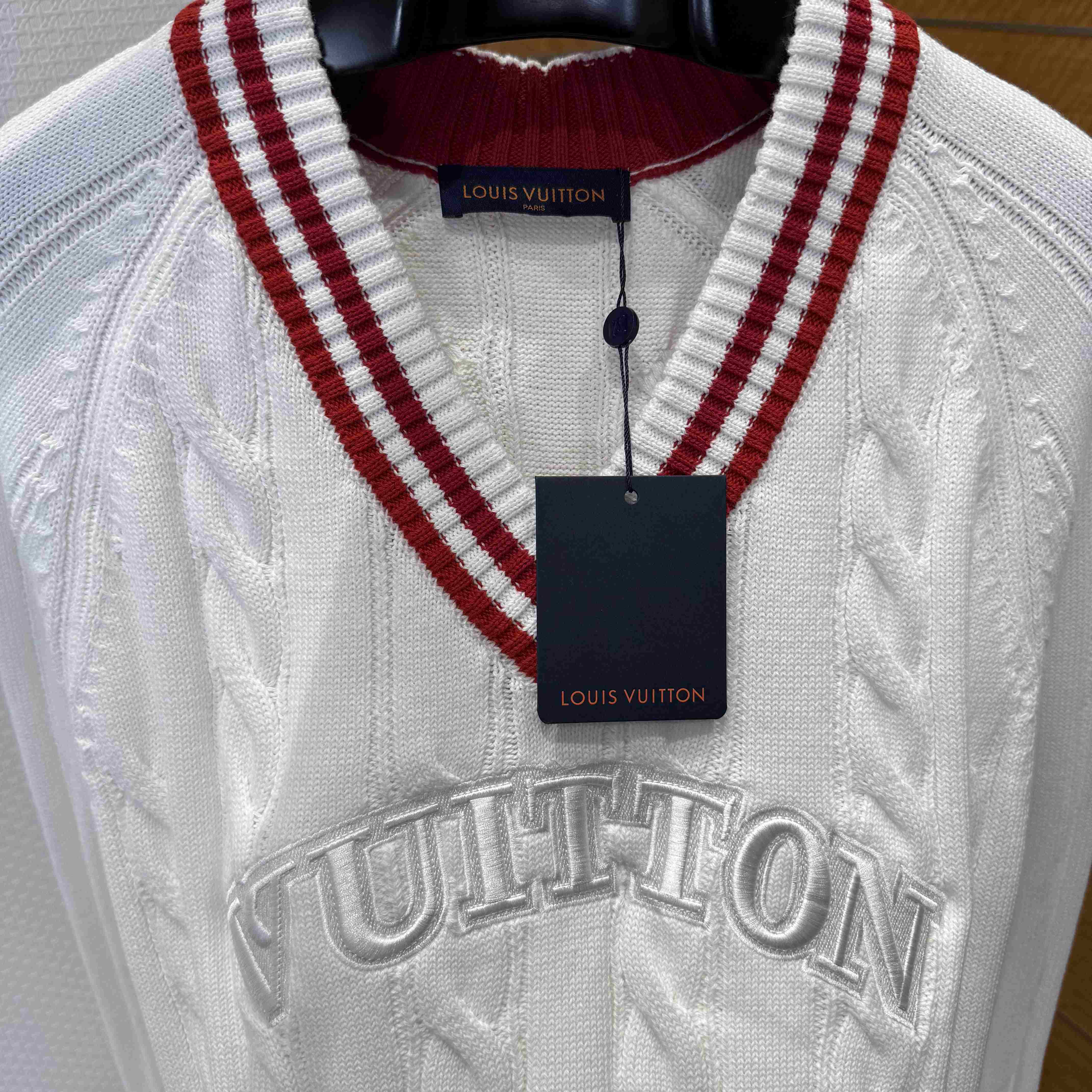 Louis Vuitton Preppy V-Neck Cable Pullover   1AIJYR - DesignerGu