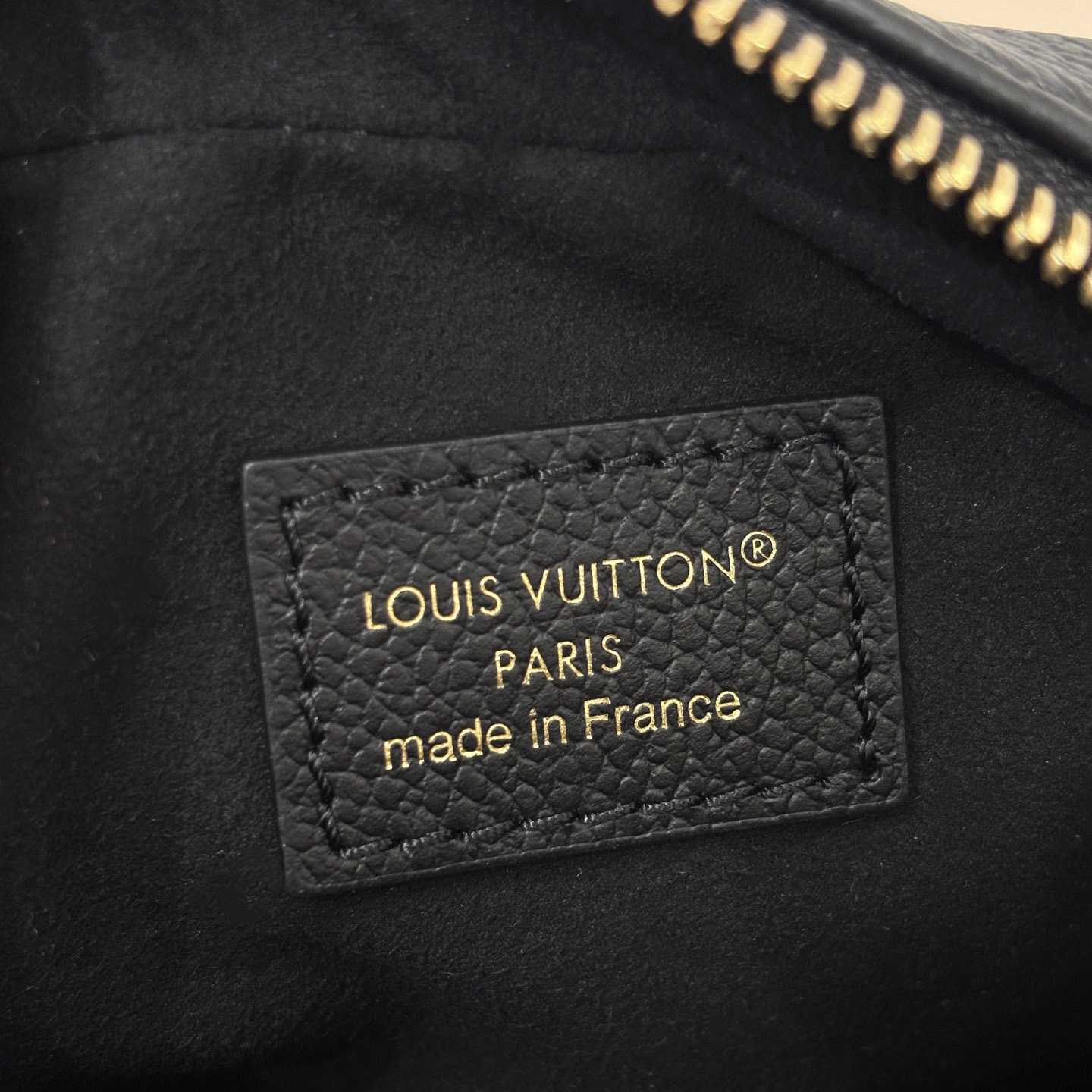 Louis Vuitton Tiny Camera Bag   M25518 - DesignerGu