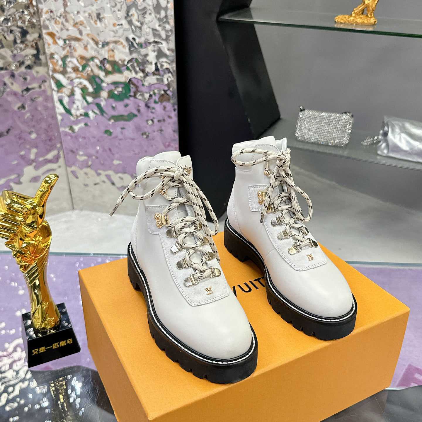 Louis Vuitton Territory Flat Ranger     1ACICS - DesignerGu