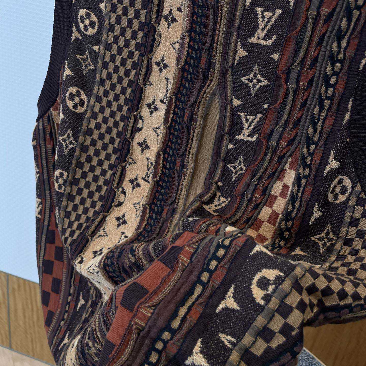 Louis Vuitton Cardigan Vest   1AIM64 - DesignerGu