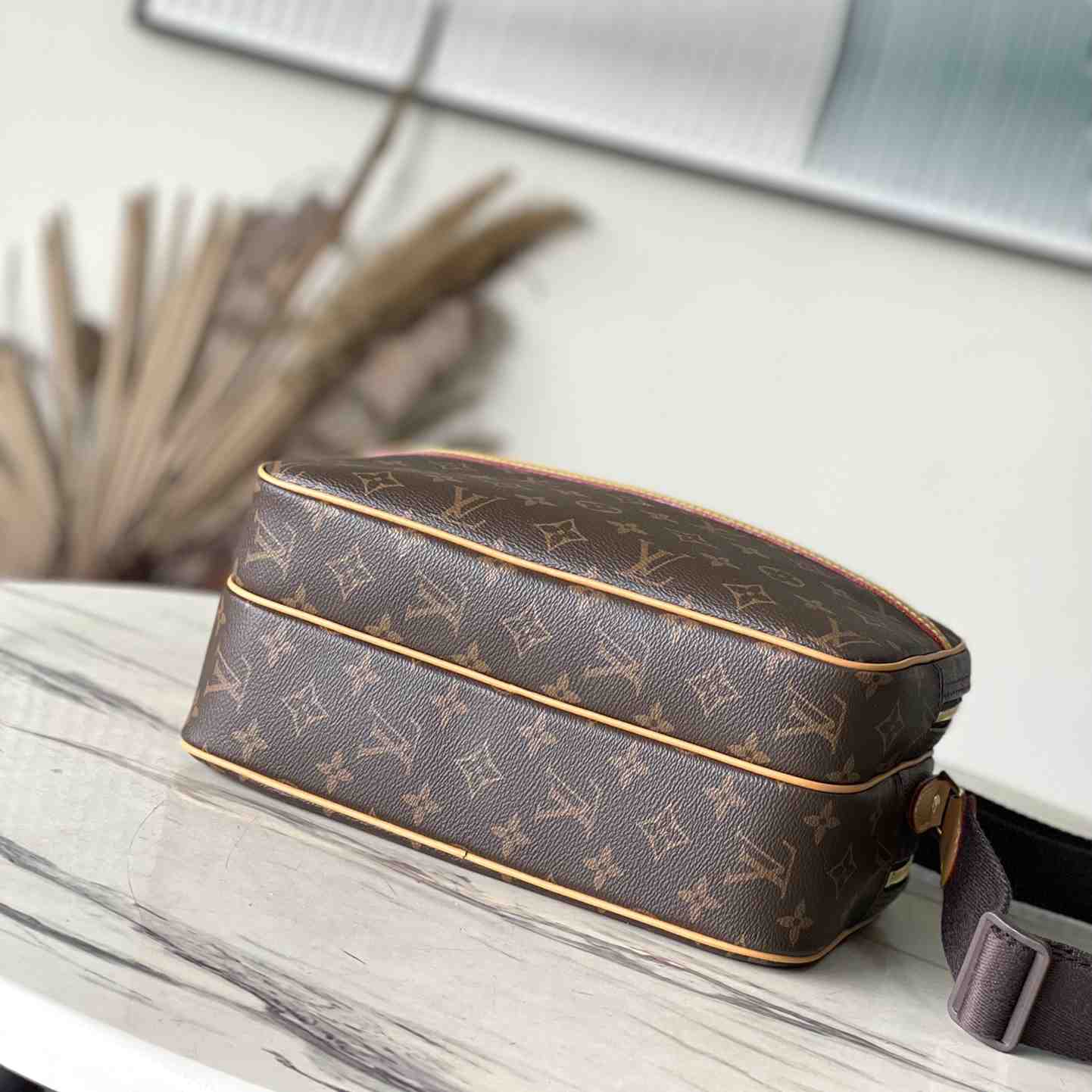 Louis Vuitton Monogram Shoulder Bag (28 x 21 x 11 cm) - DesignerGu