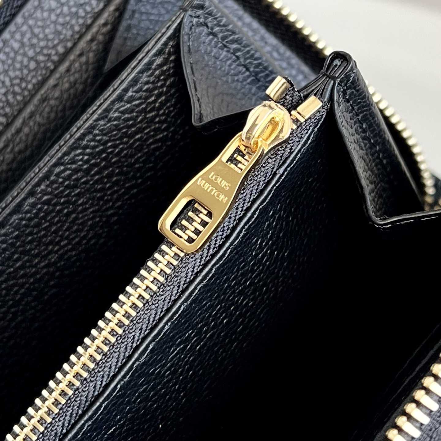 Louis Vuitton Empreinte Zippy Wallet   (19.5X10cm)  m61864 - DesignerGu