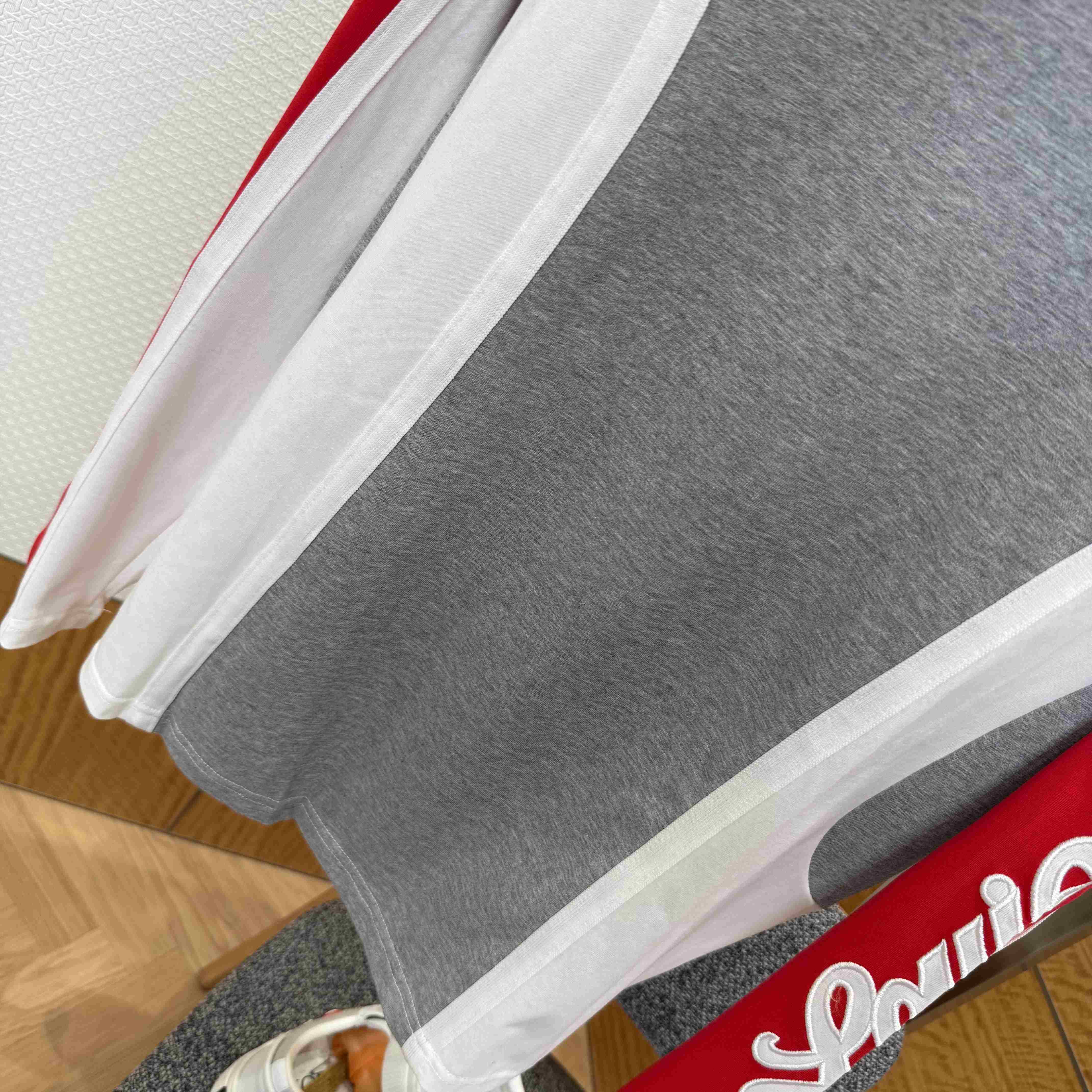 Louis Vuitton Signature Long-Sleeved T-Shirt   1AJCED - DesignerGu