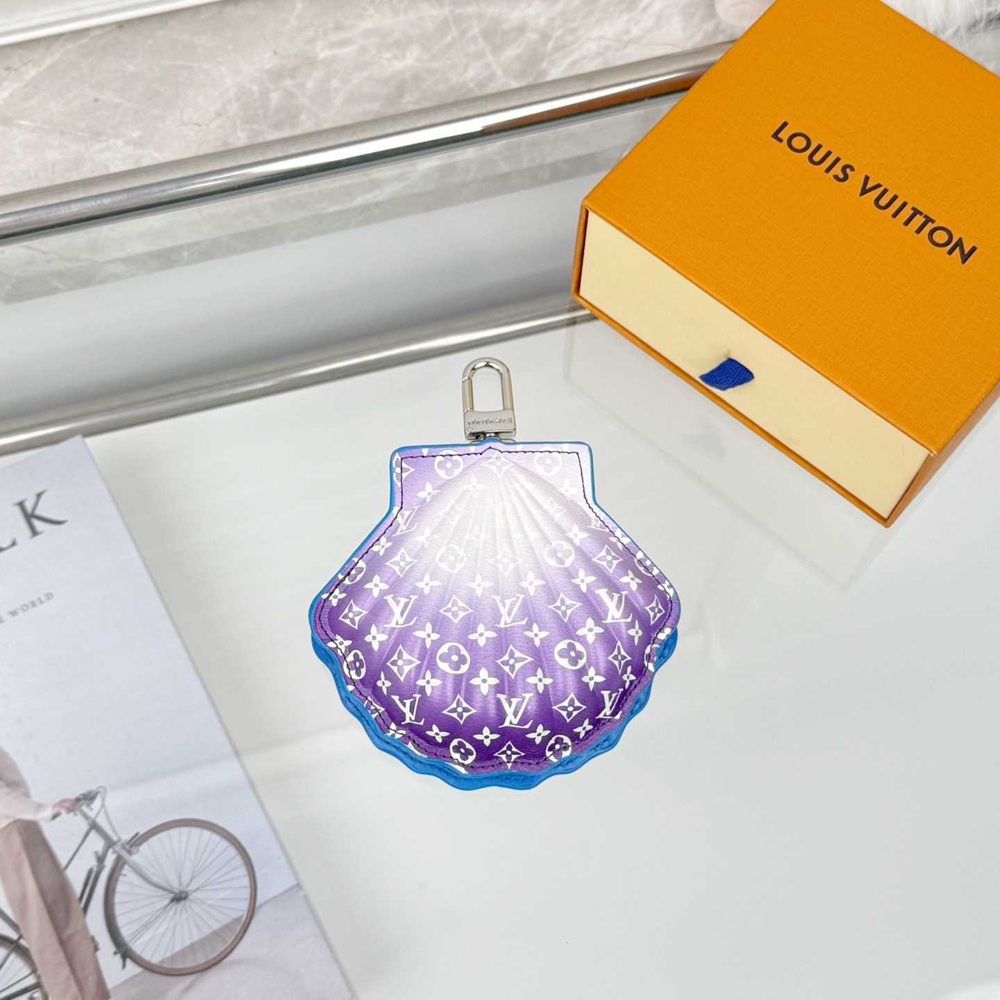 Louis Vuitton LV Shell Bag Charm    - DesignerGu